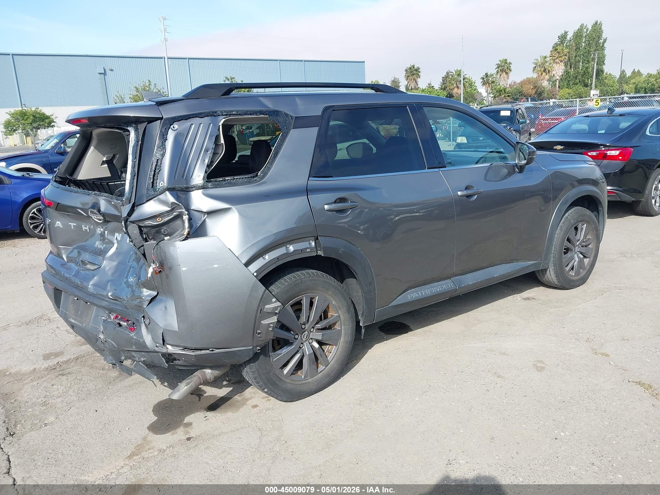 NISSAN PATHFINDER image 4