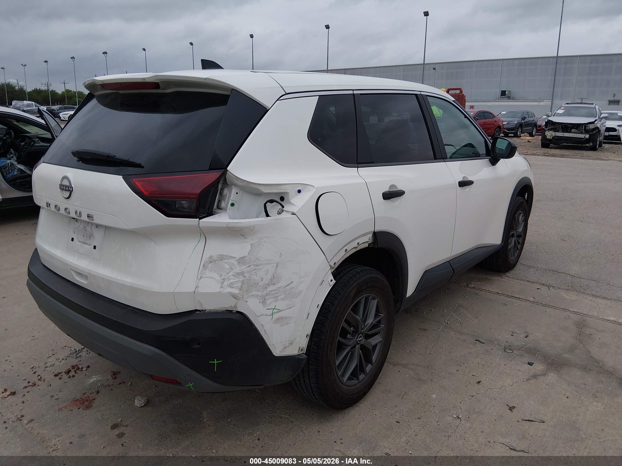 NISSAN ROGUE image 4