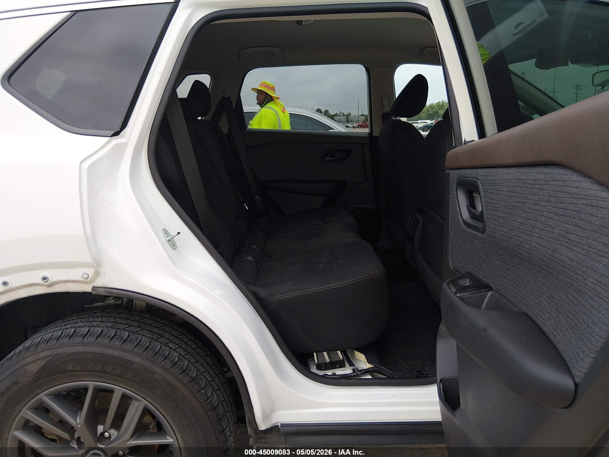 NISSAN ROGUE image 8