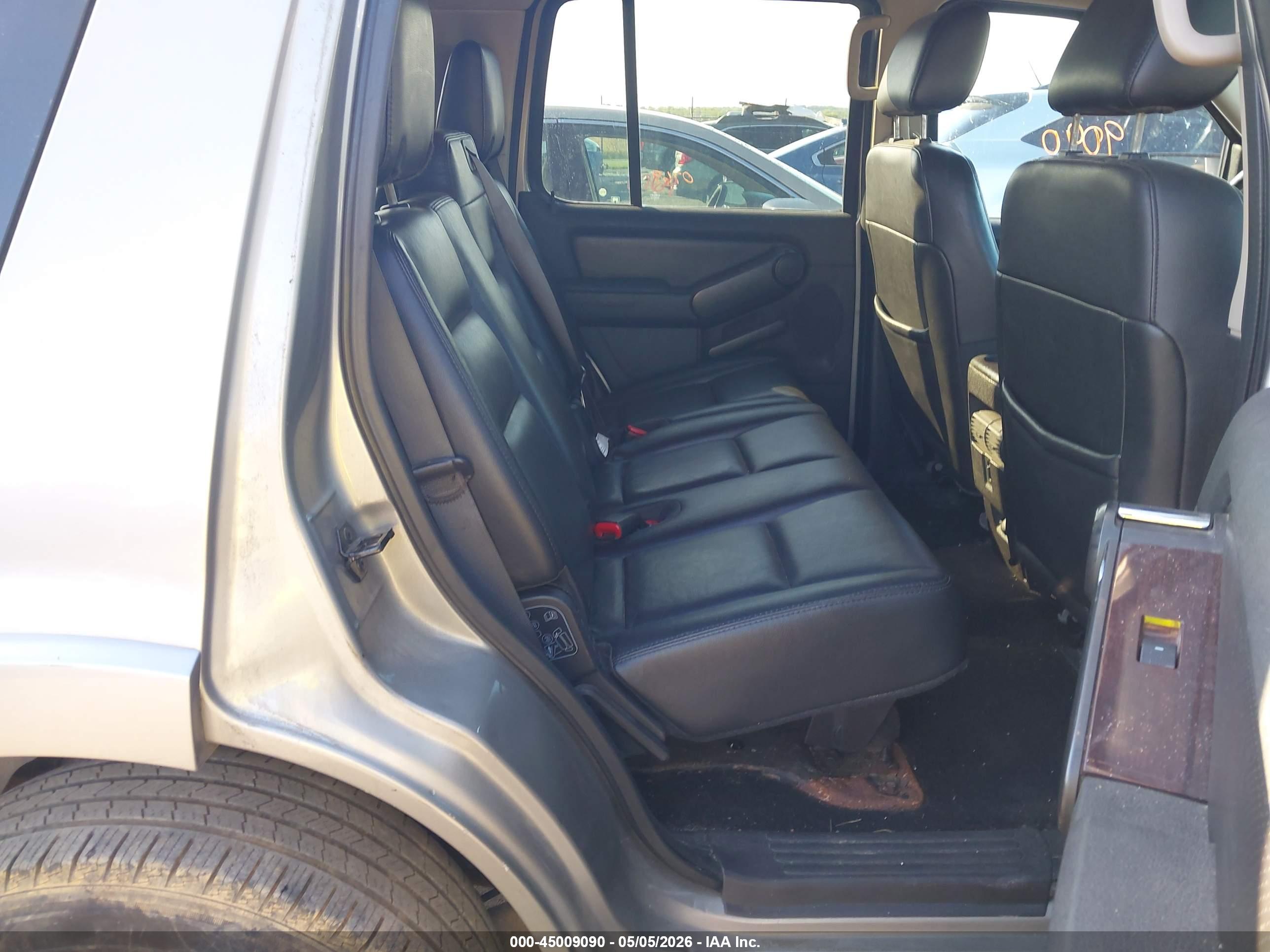 FORD EXPLORER image 8