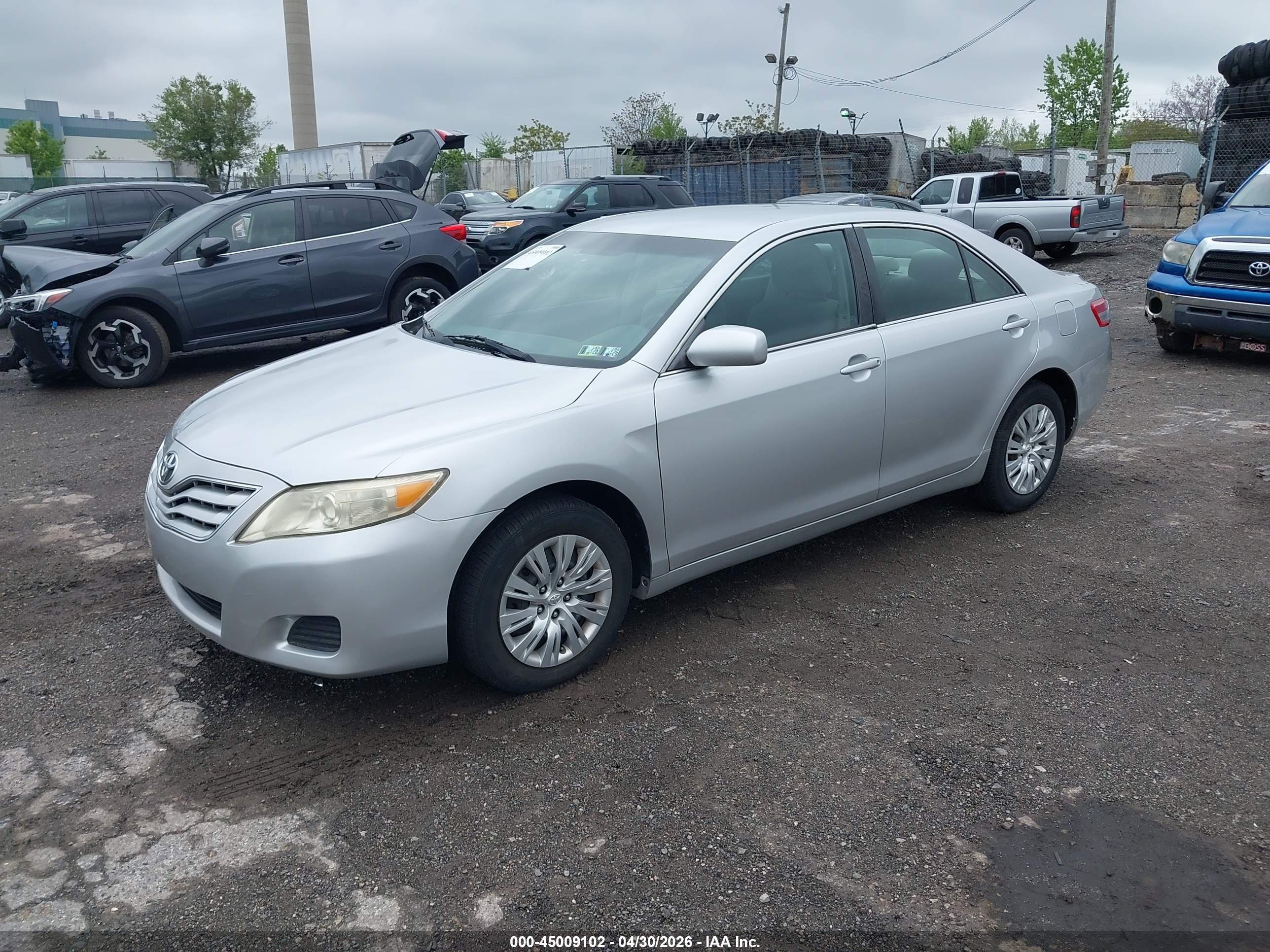 TOYOTA CAMRY image 2
