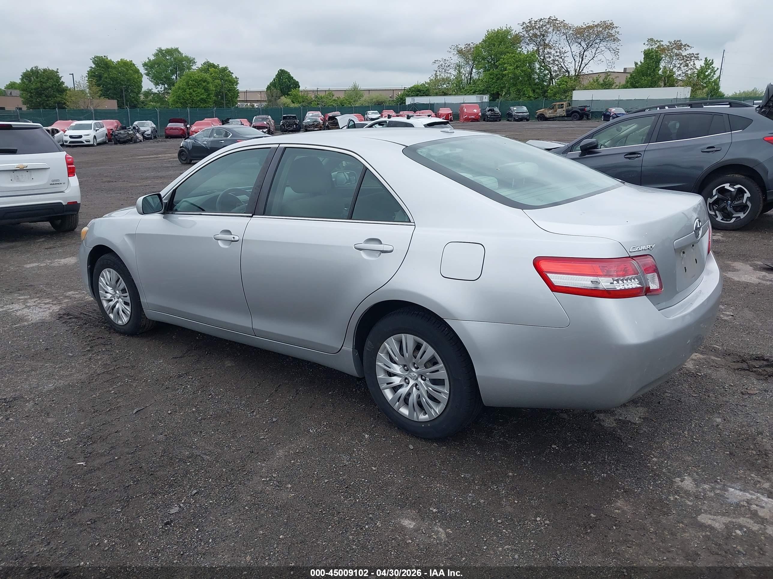 TOYOTA CAMRY image 3