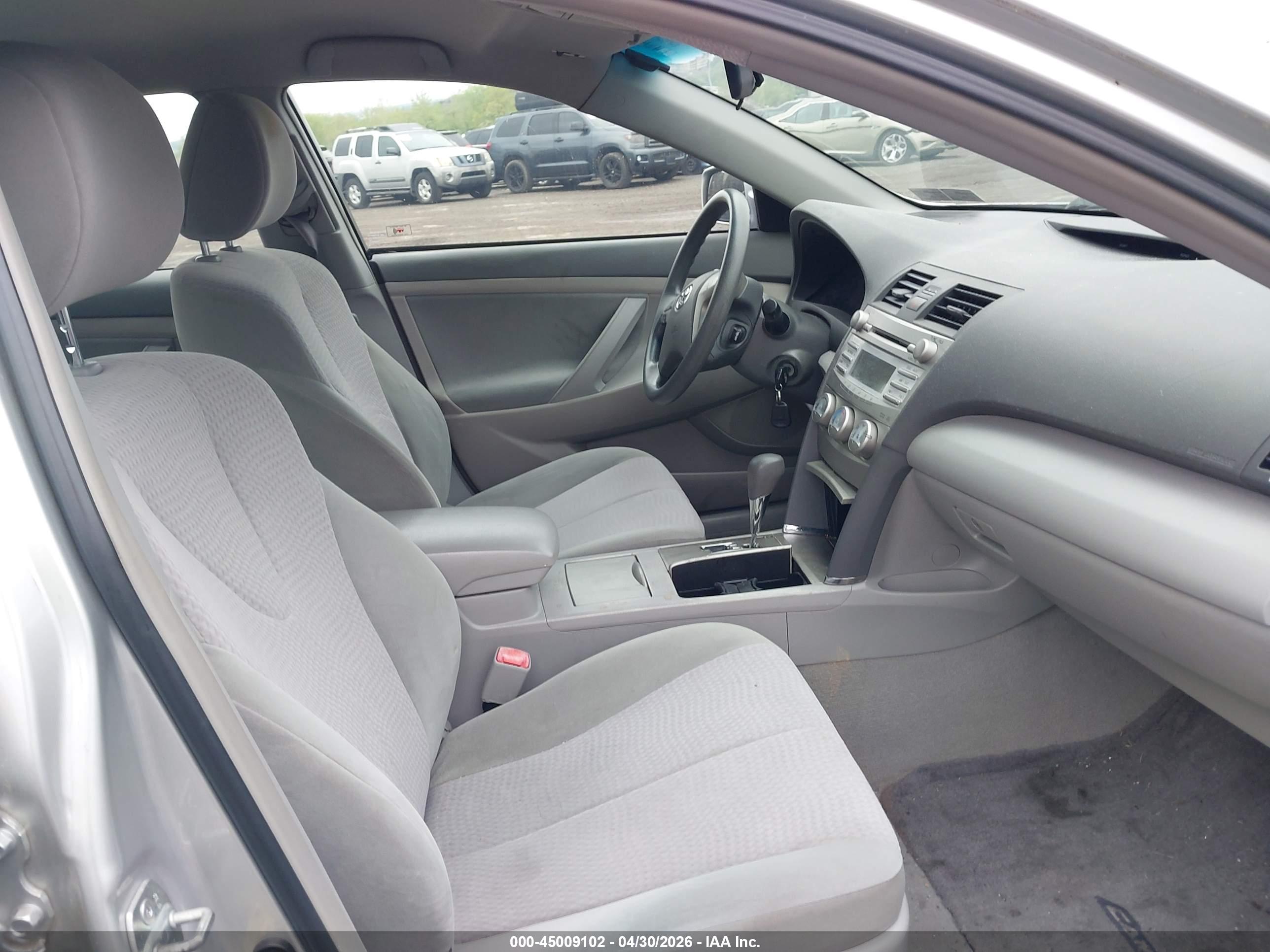 TOYOTA CAMRY image 5