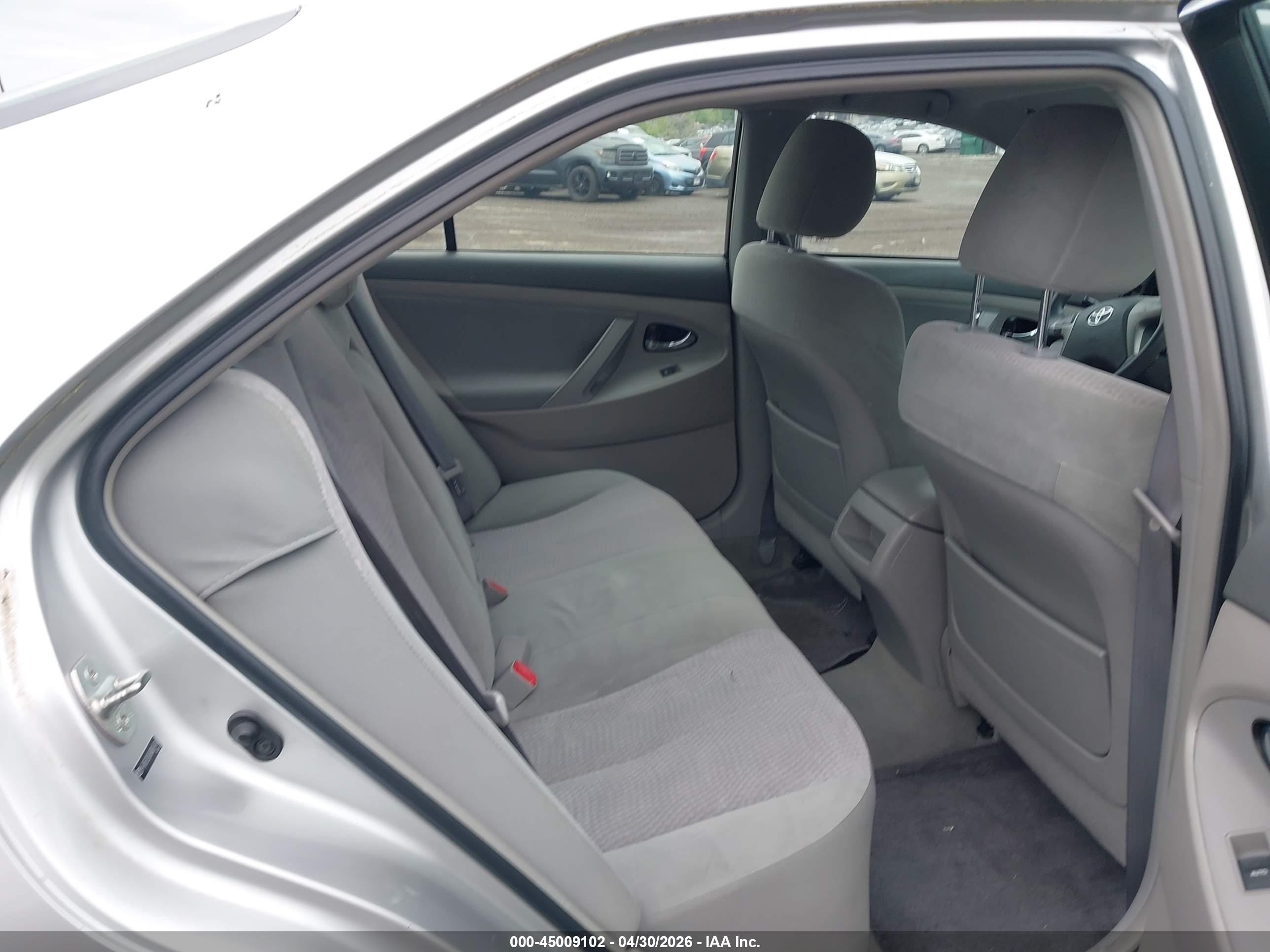 TOYOTA CAMRY image 8