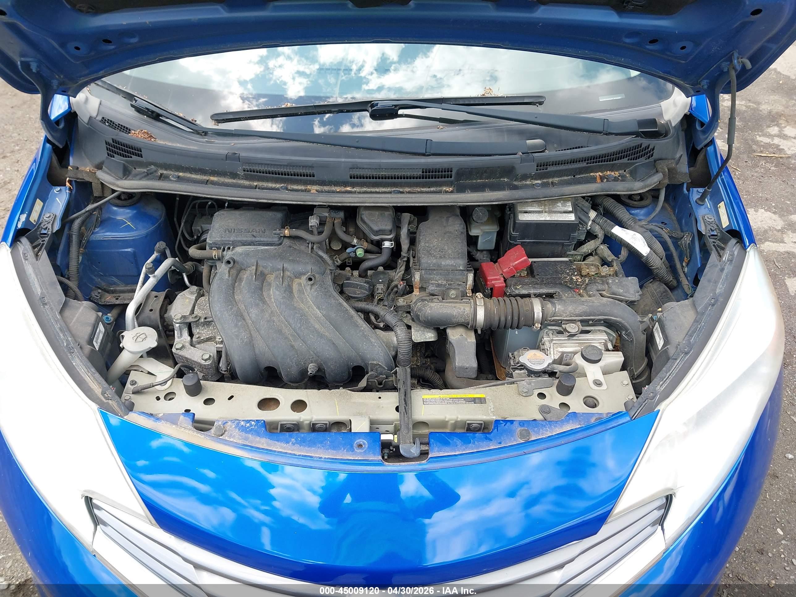 NISSAN VERSA image 10