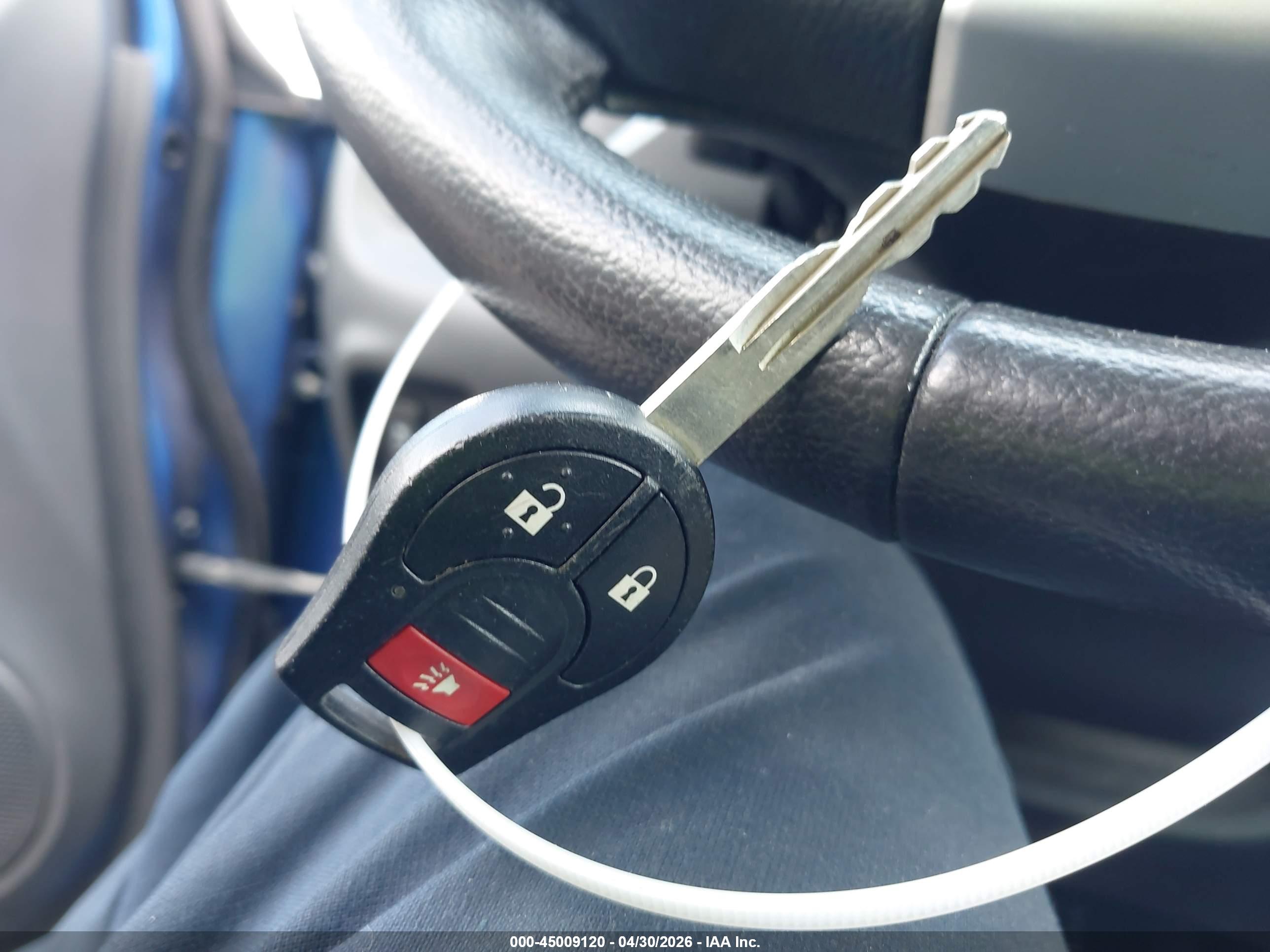 NISSAN VERSA image 11