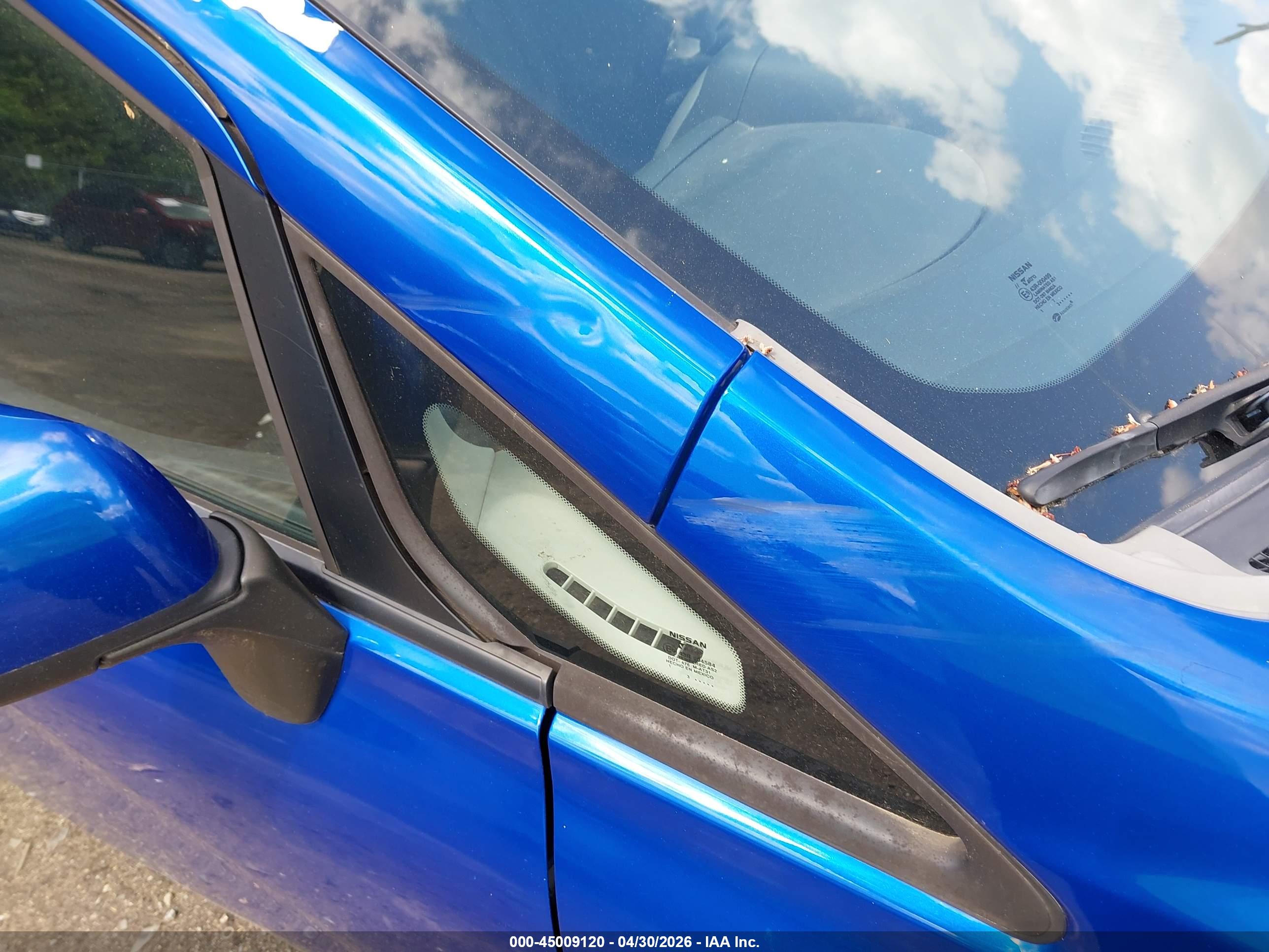NISSAN VERSA image 6