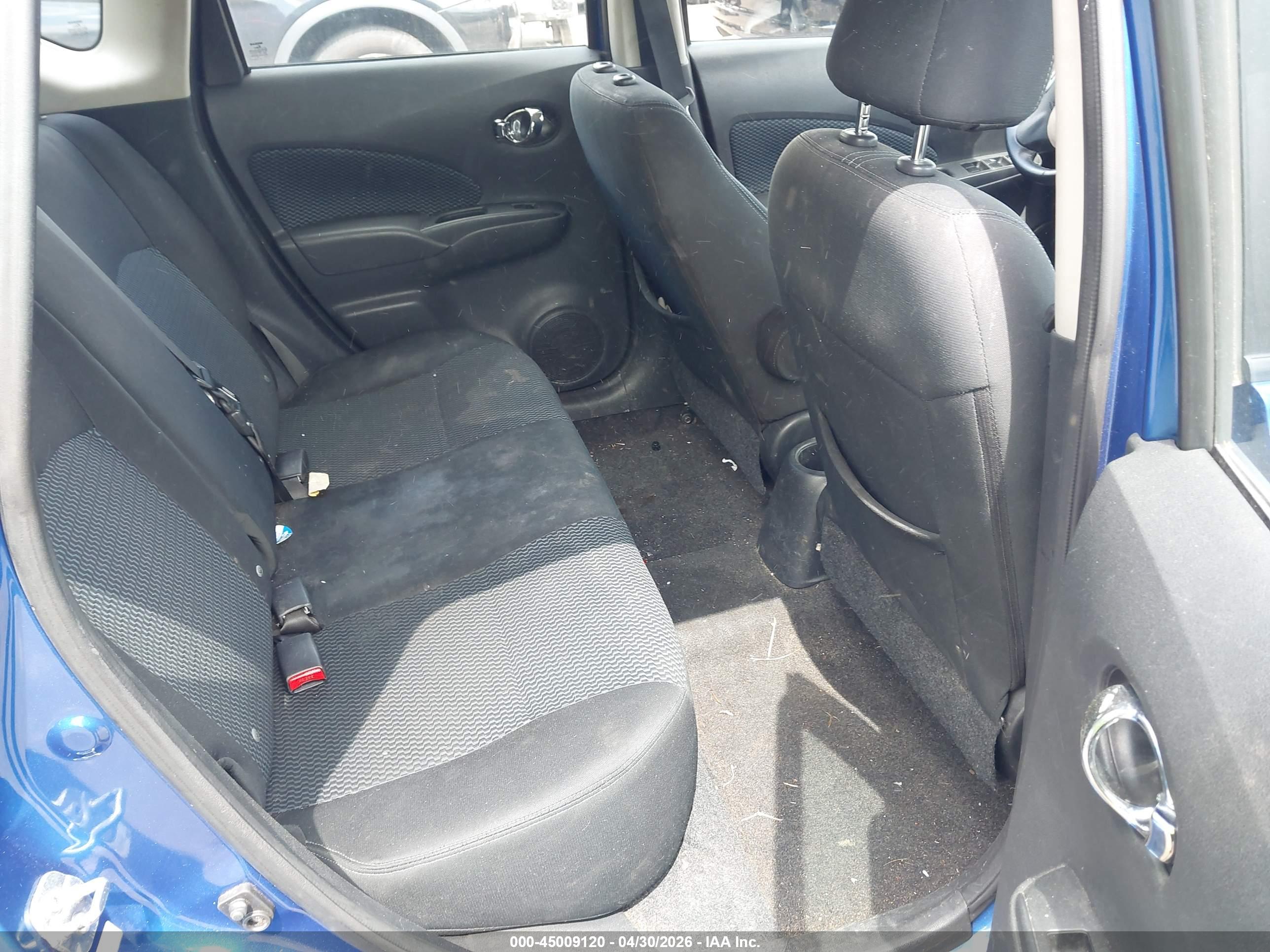 NISSAN VERSA image 8