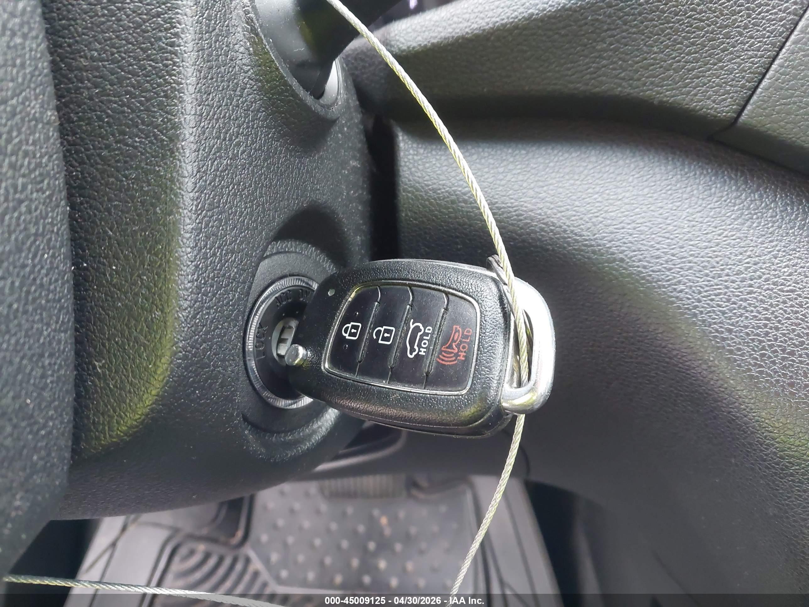 HYUNDAI TUCSON image 11