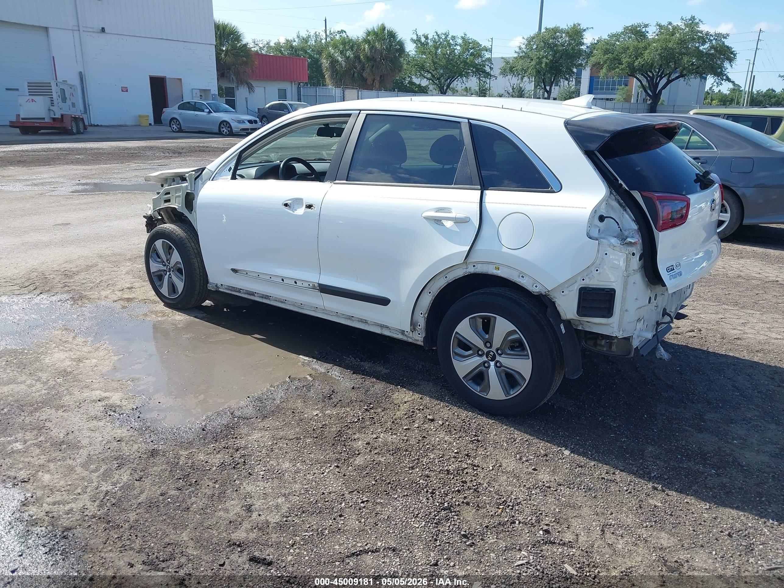KIA NIRO image 3