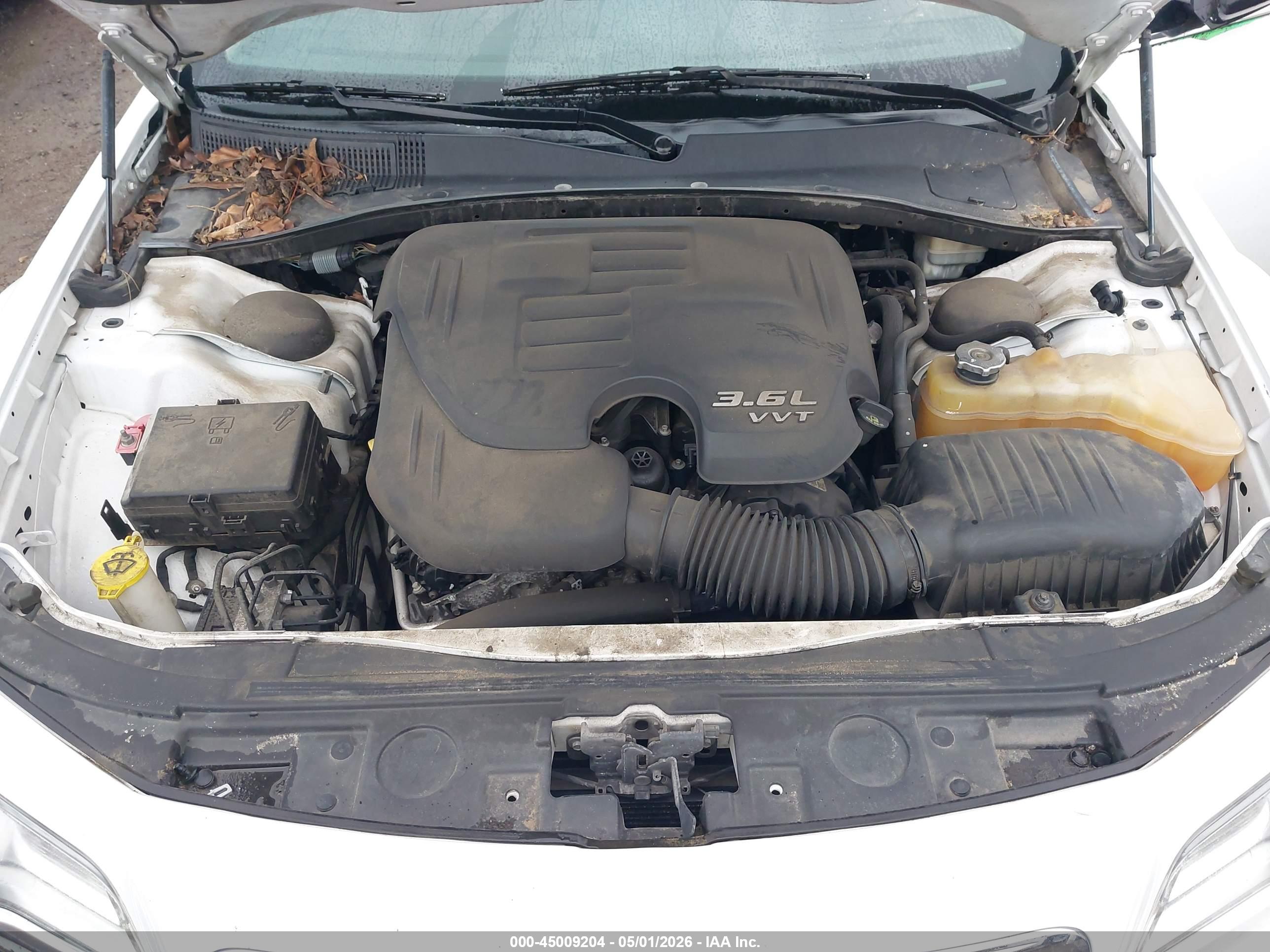 CHRYSLER 300 image 10