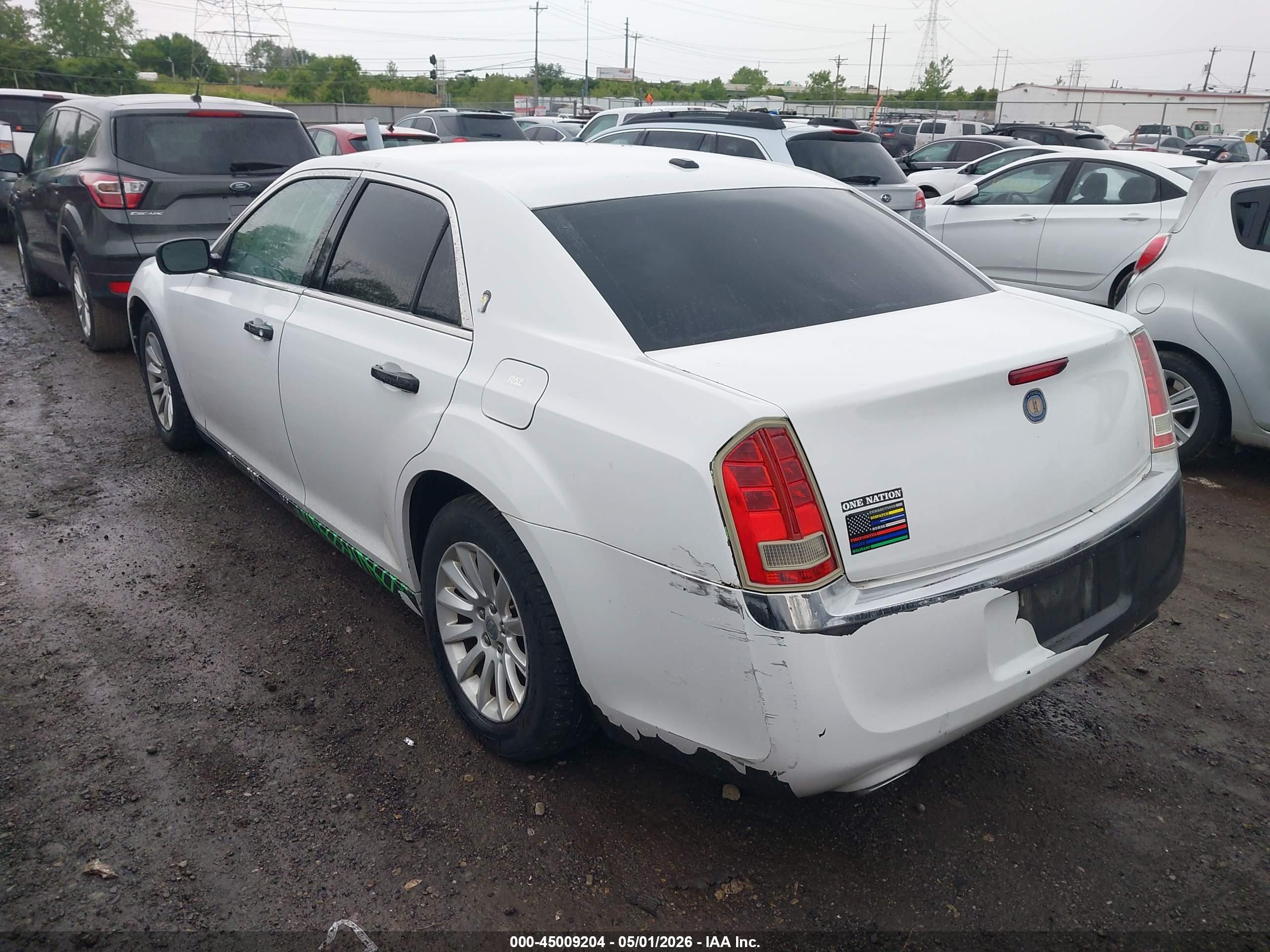 CHRYSLER 300 image 3