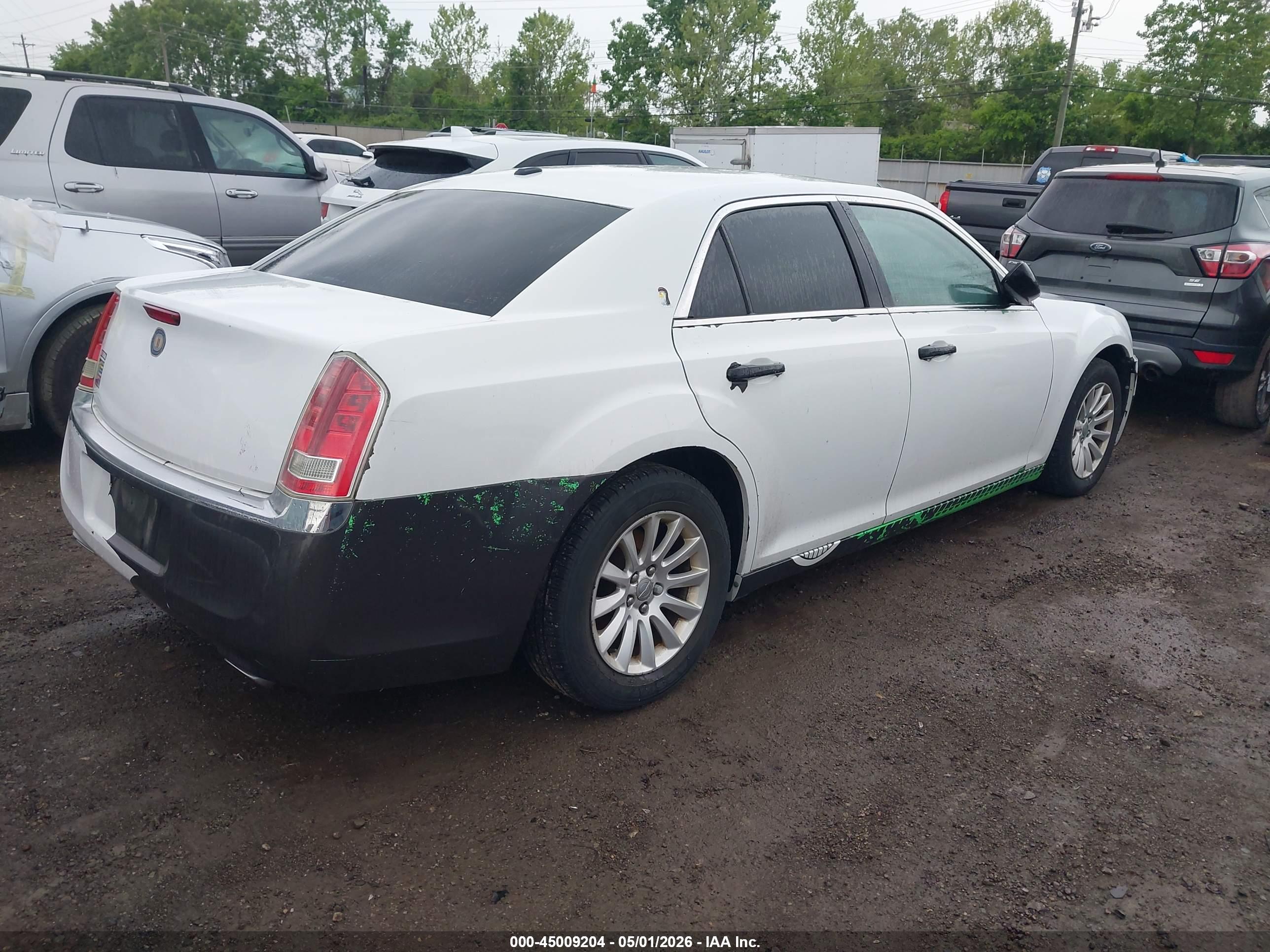 CHRYSLER 300 image 4