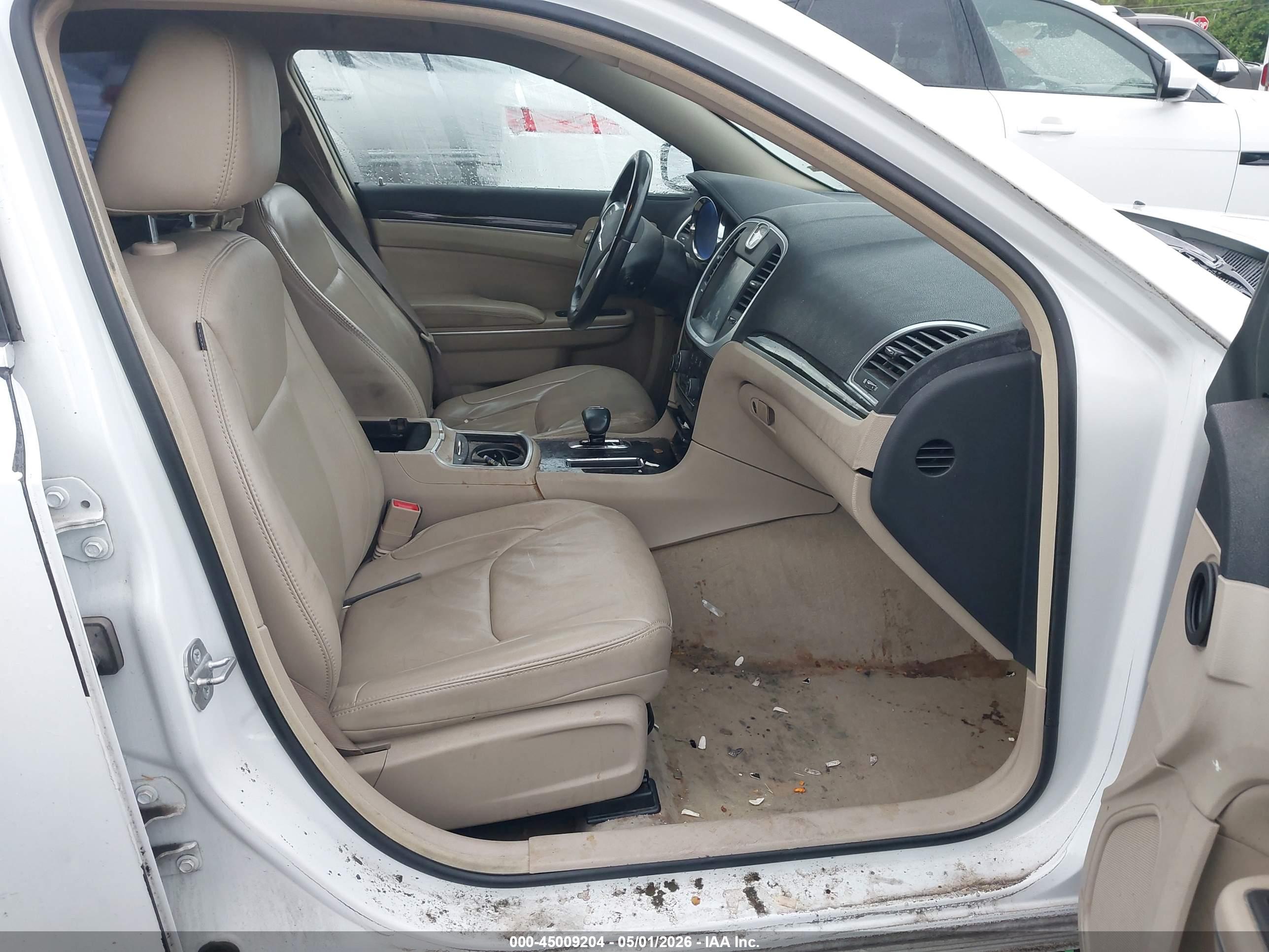 CHRYSLER 300 image 5