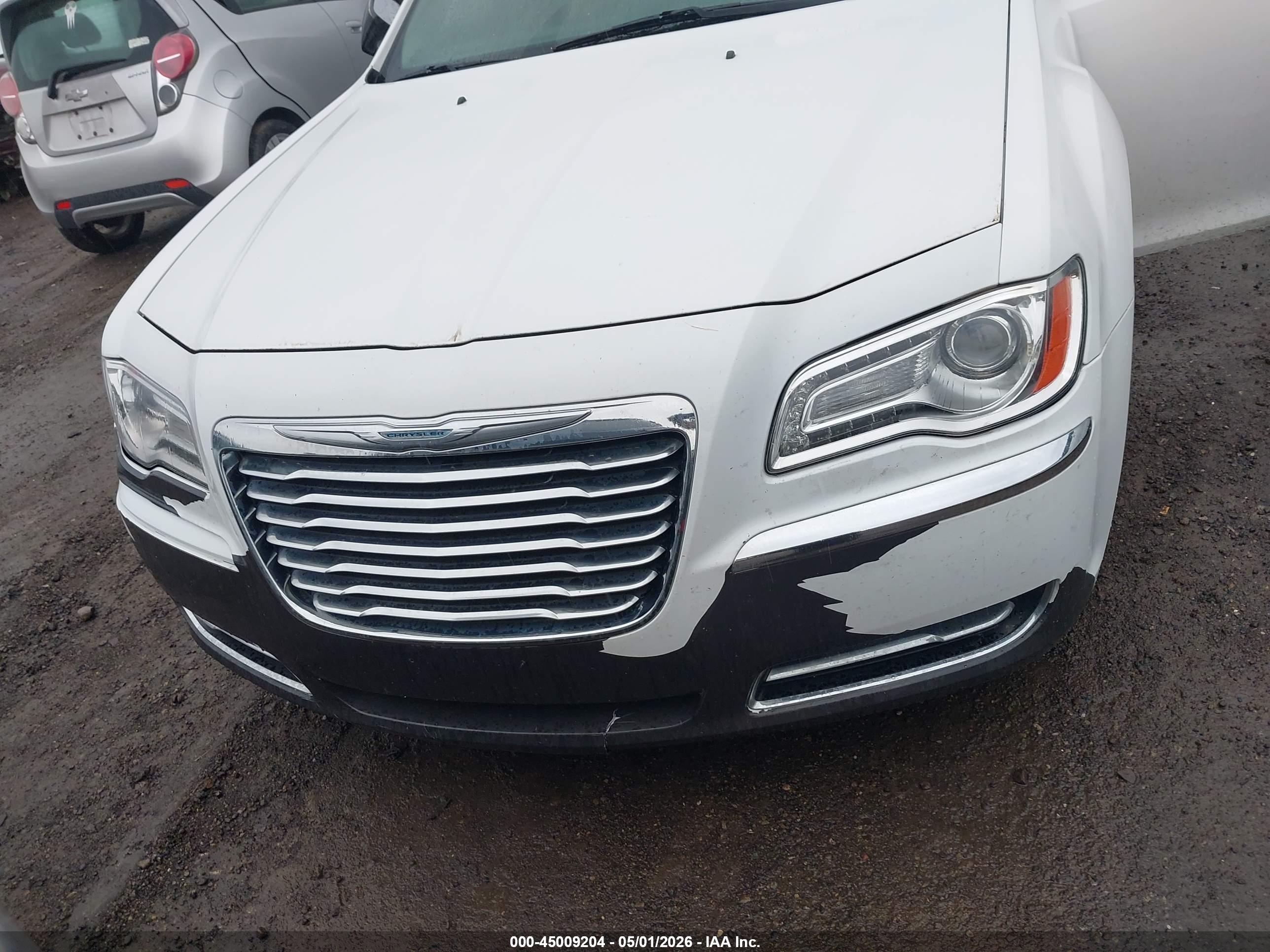 CHRYSLER 300 image 6