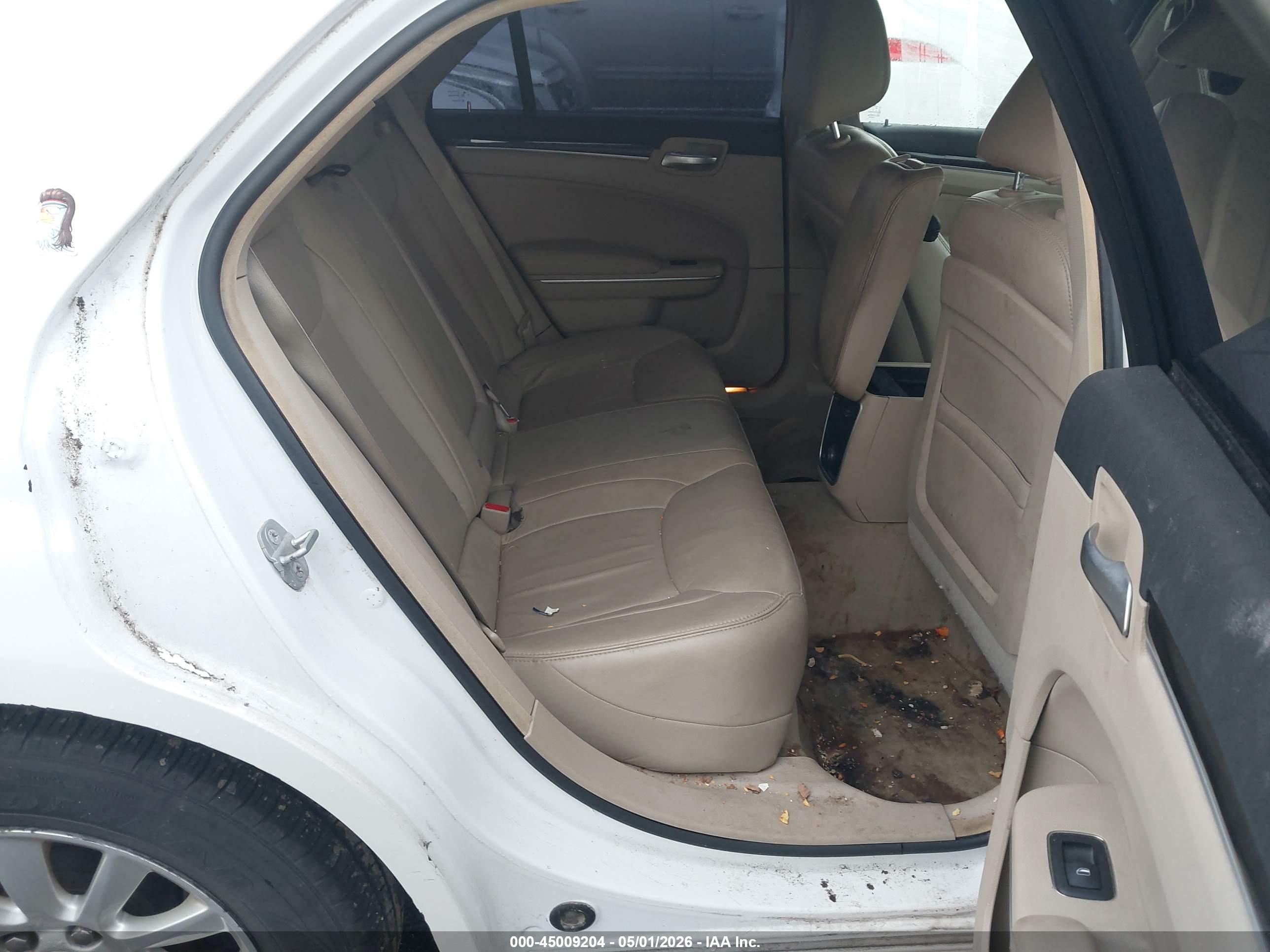 CHRYSLER 300 image 8
