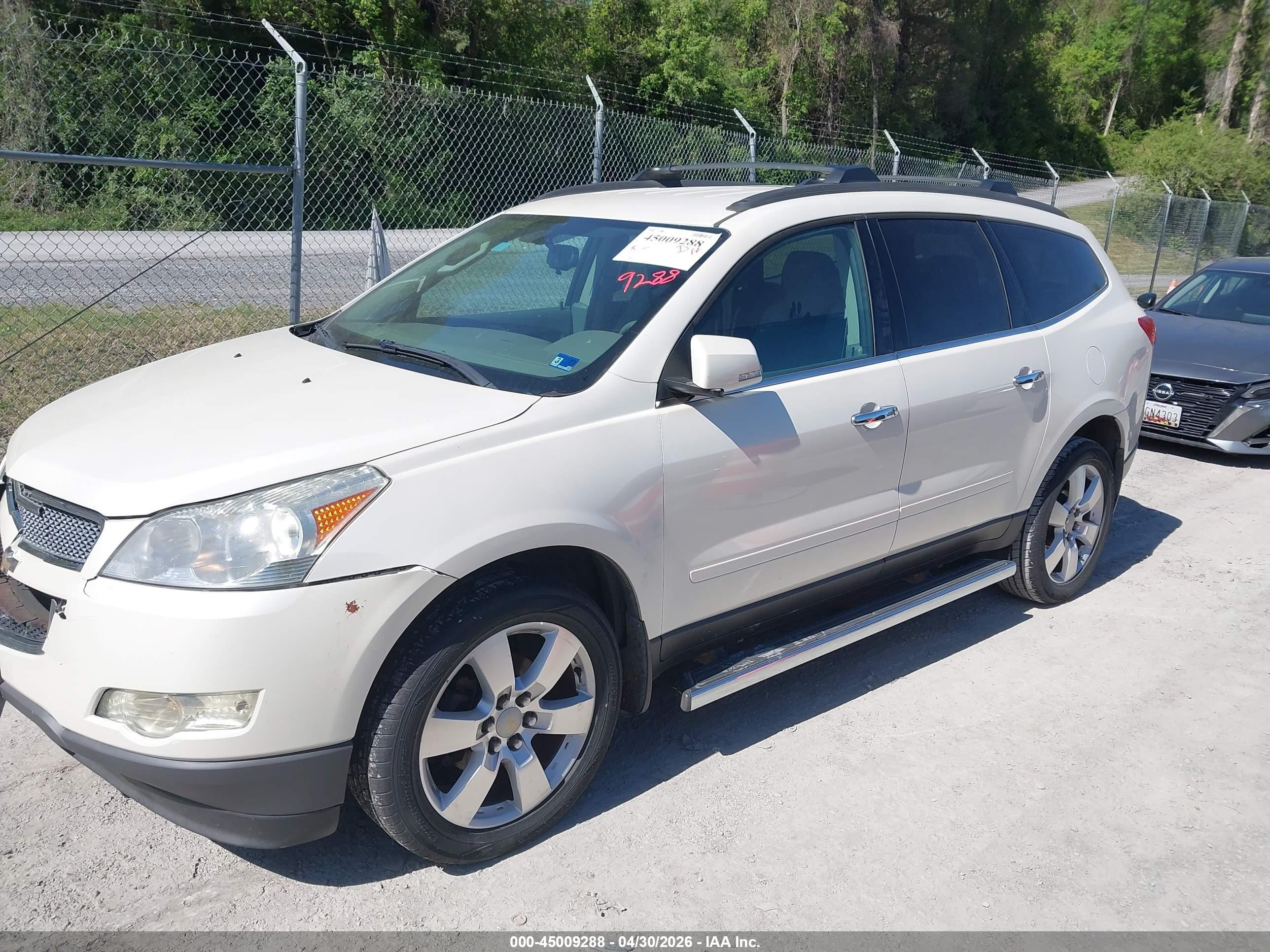 CHEVROLET TRAVERSE image 2