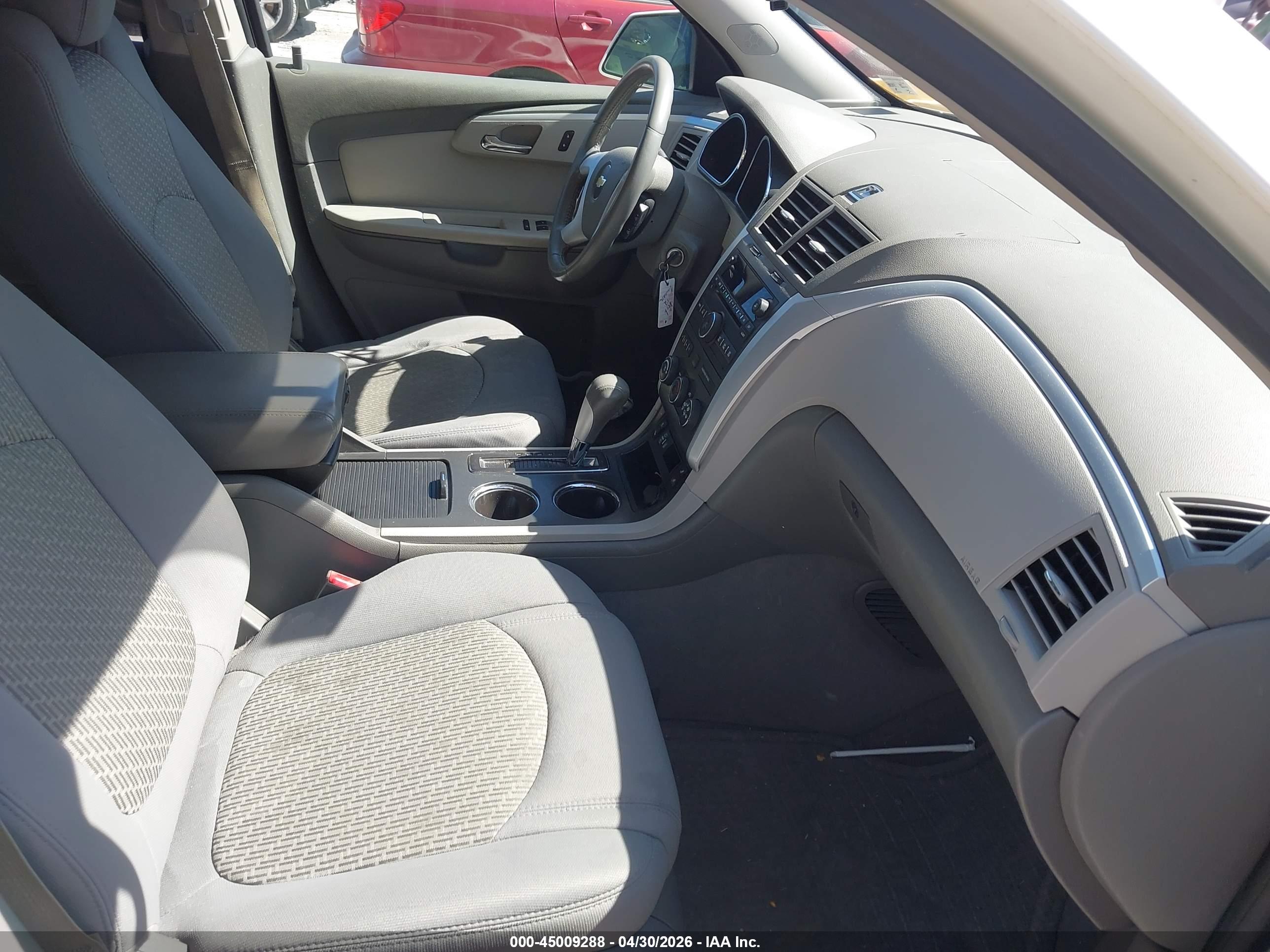 CHEVROLET TRAVERSE image 5