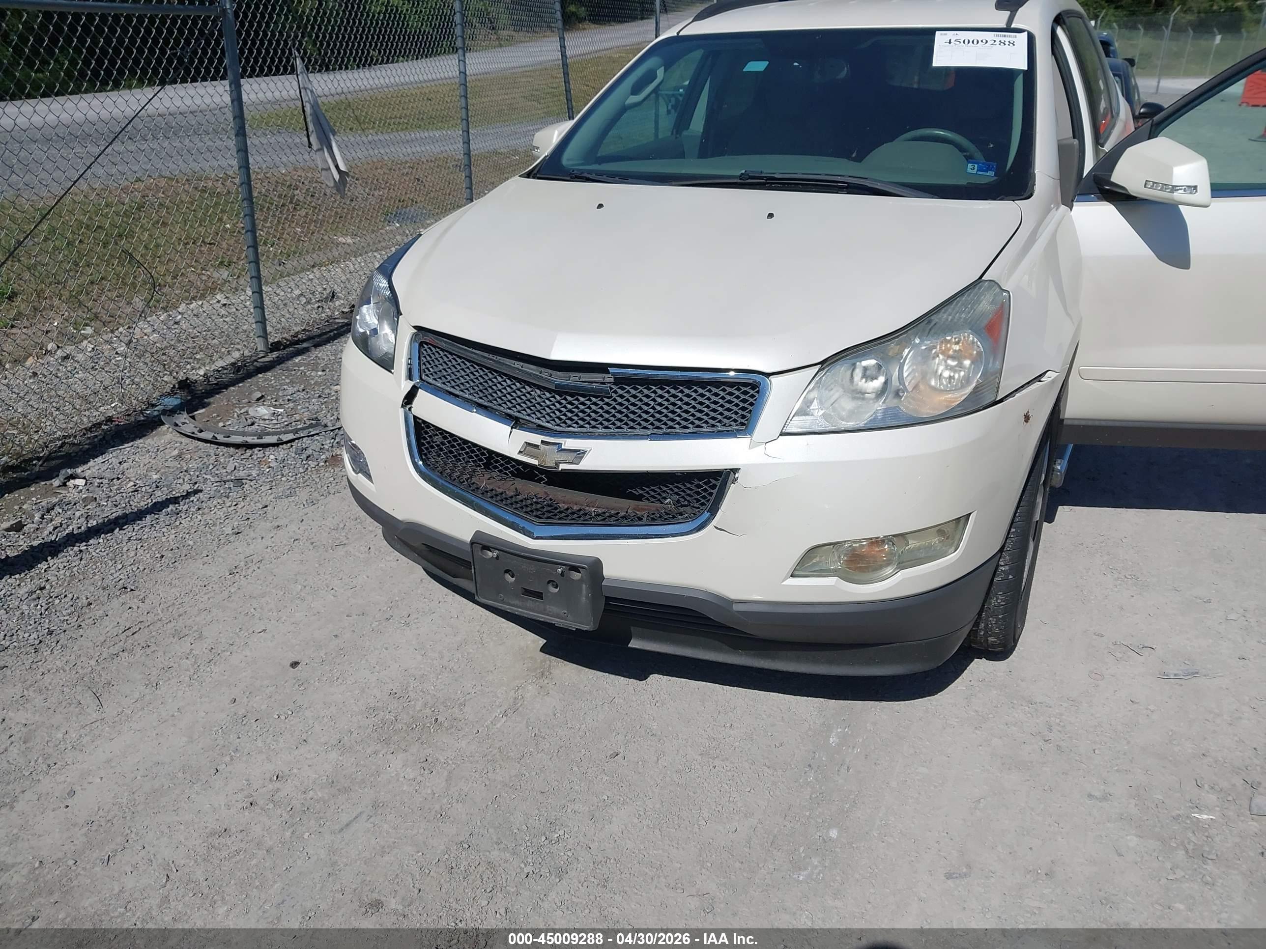 CHEVROLET TRAVERSE image 6