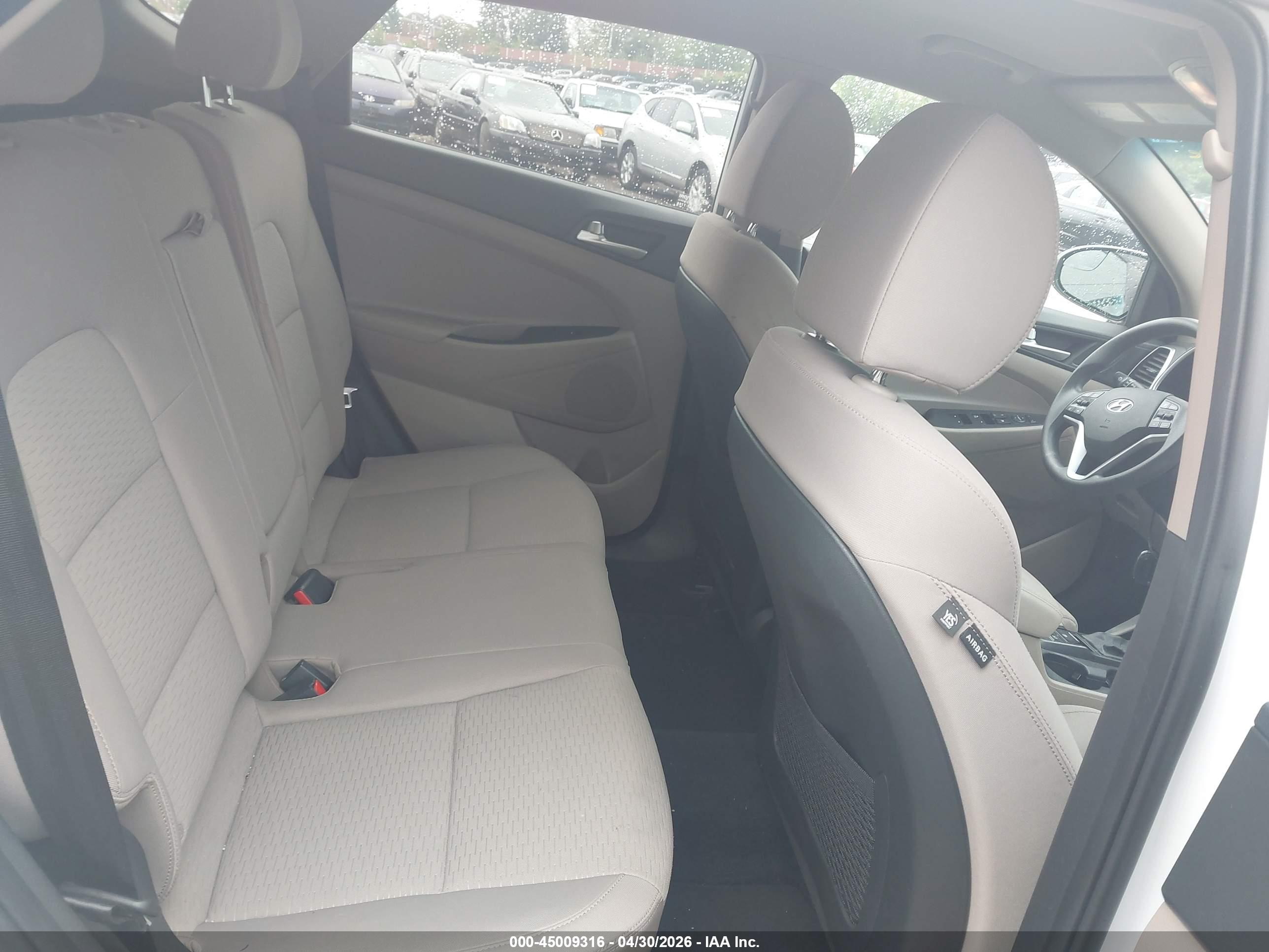 HYUNDAI TUCSON image 8