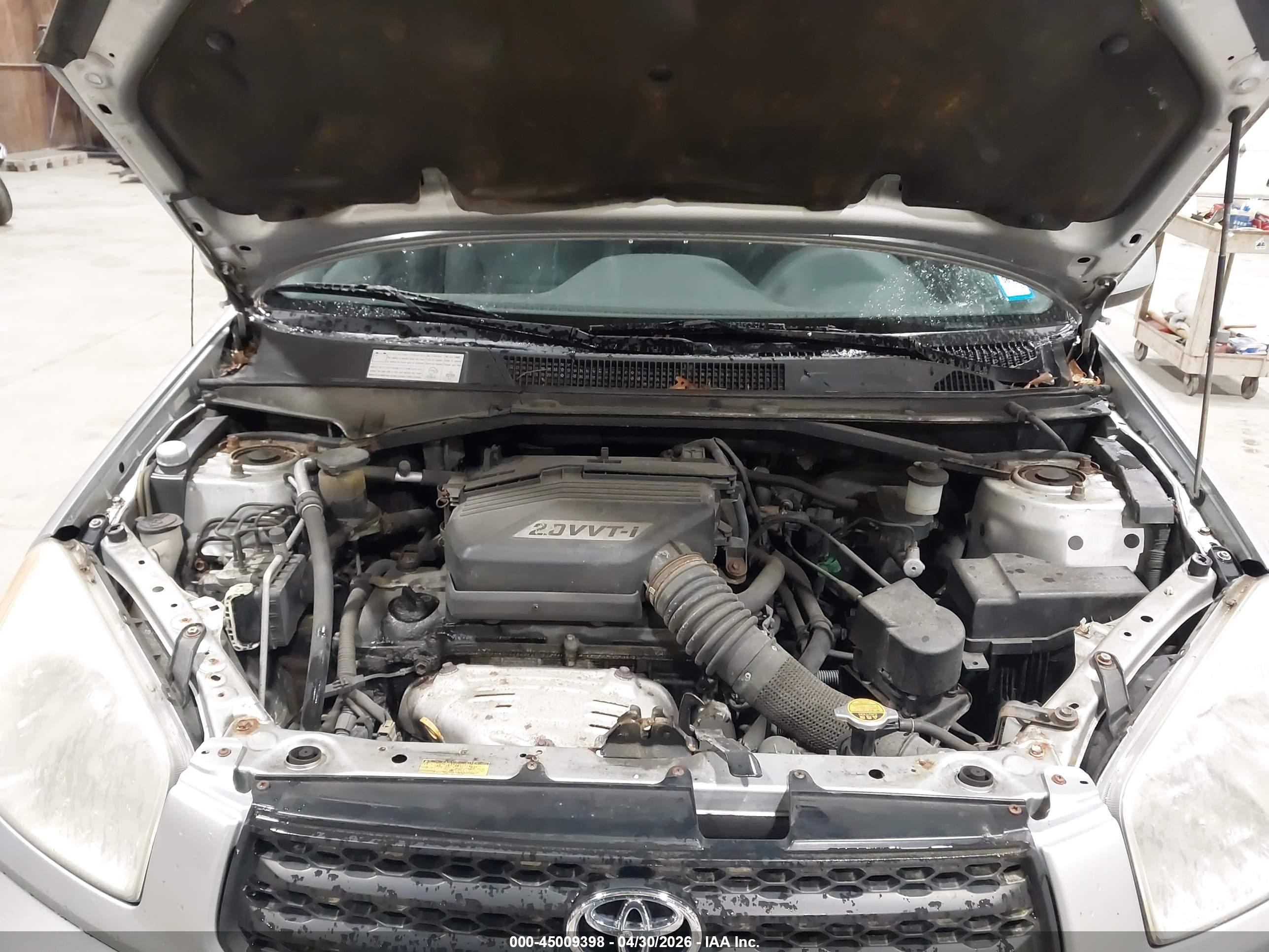 TOYOTA RAV4 image 10