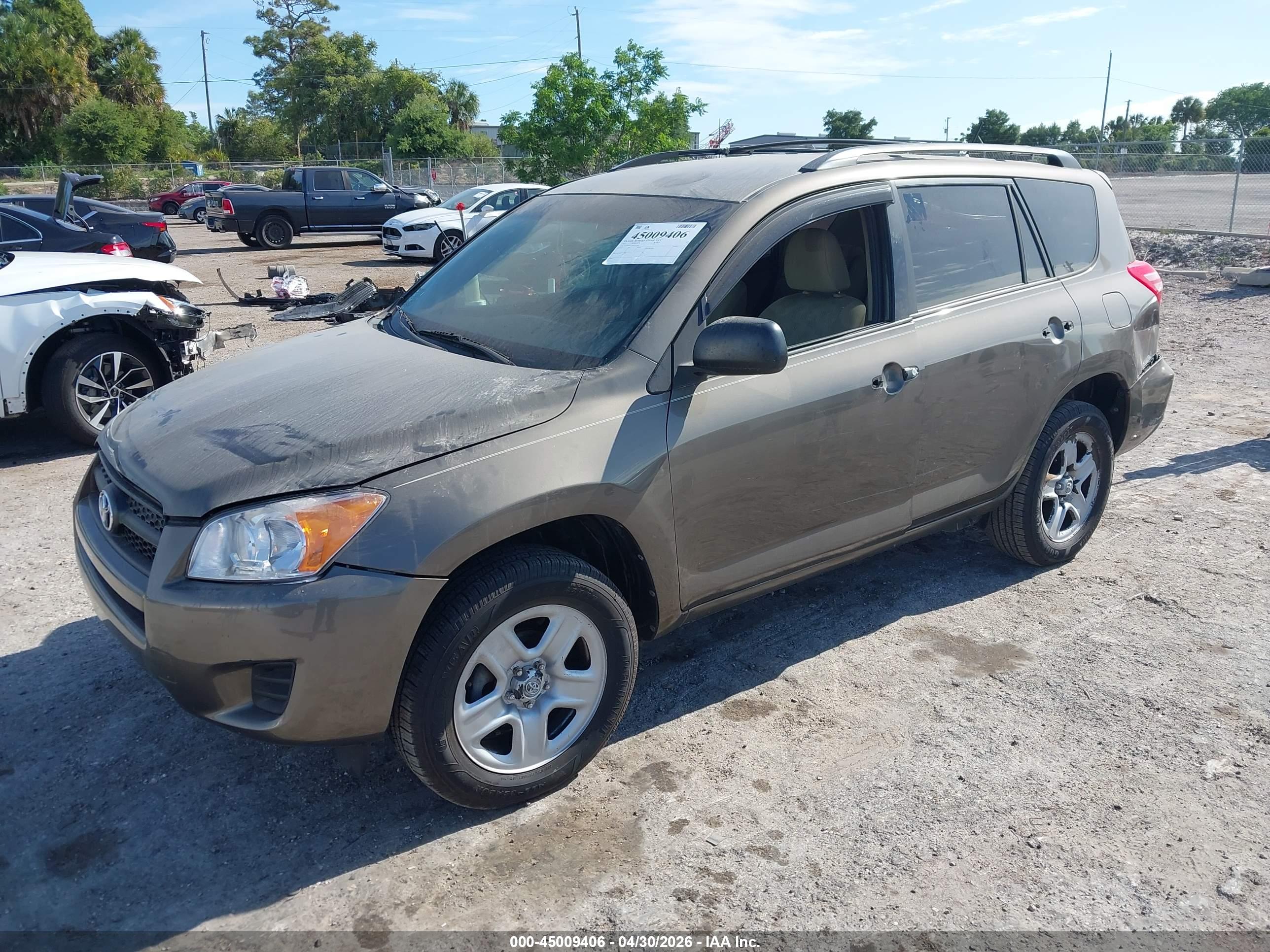 TOYOTA RAV4 image 2