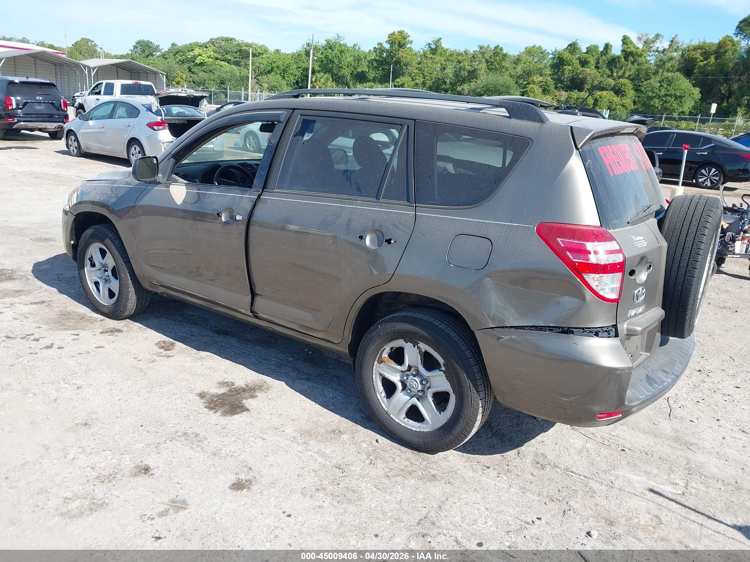 TOYOTA RAV4 image 3