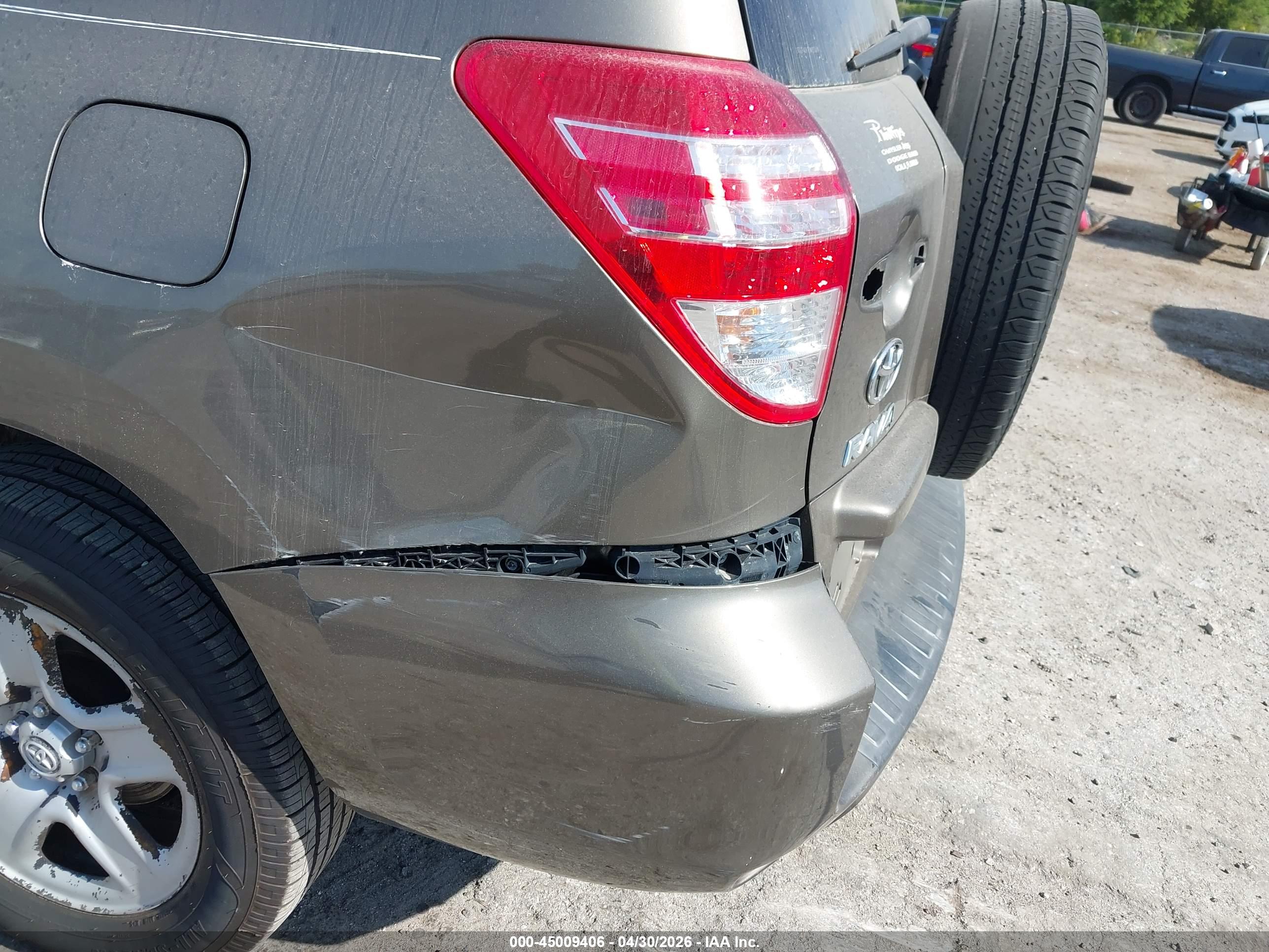 TOYOTA RAV4 image 6