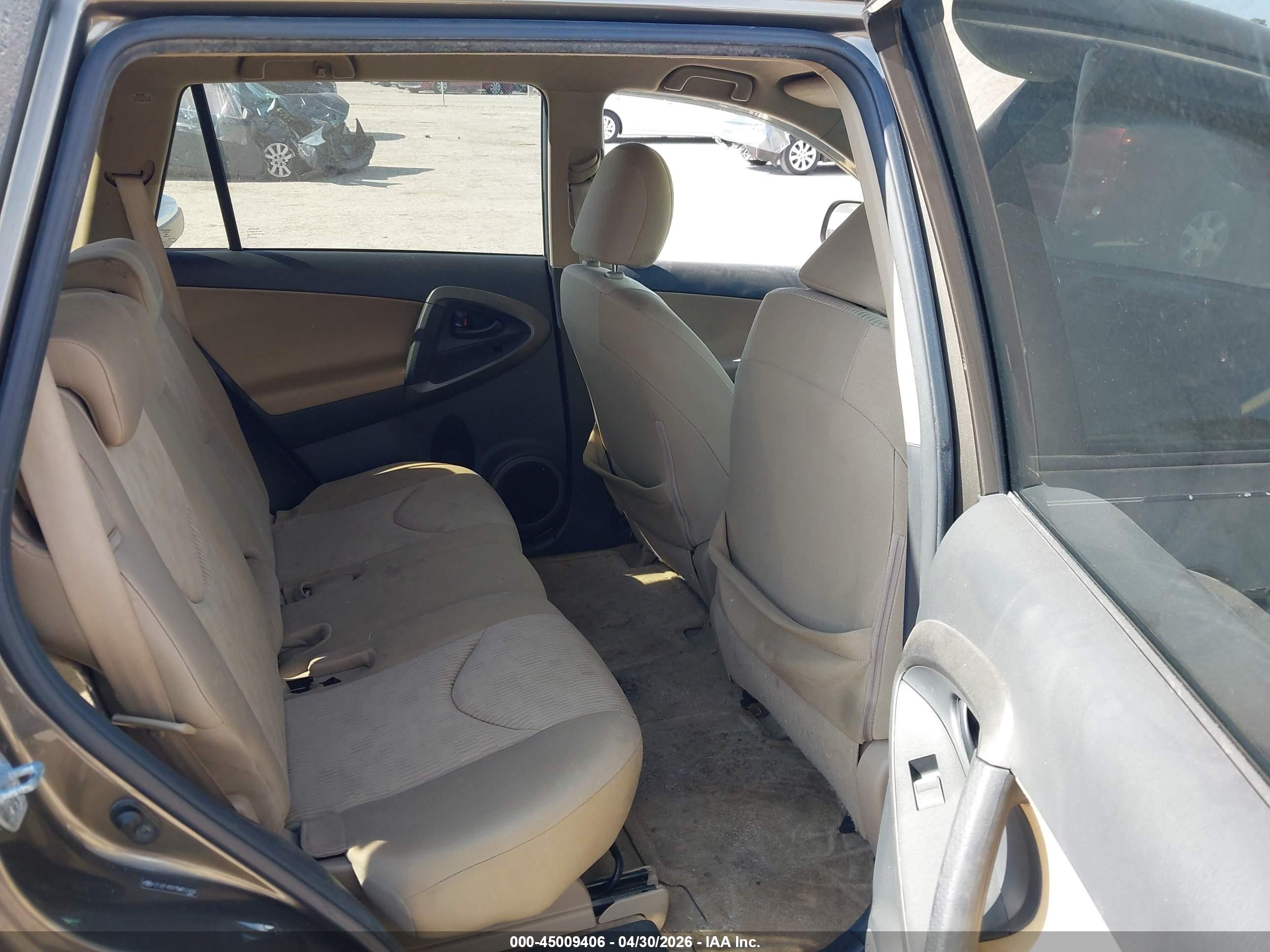 TOYOTA RAV4 image 8