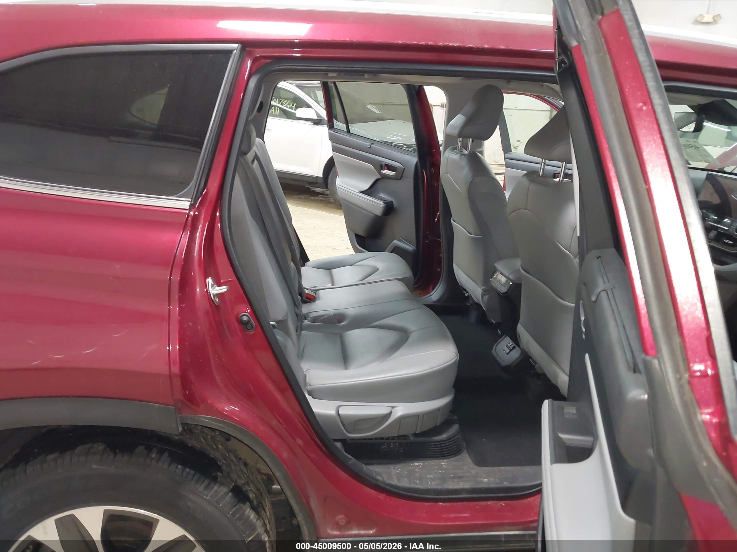 TOYOTA HIGHLANDER image 8