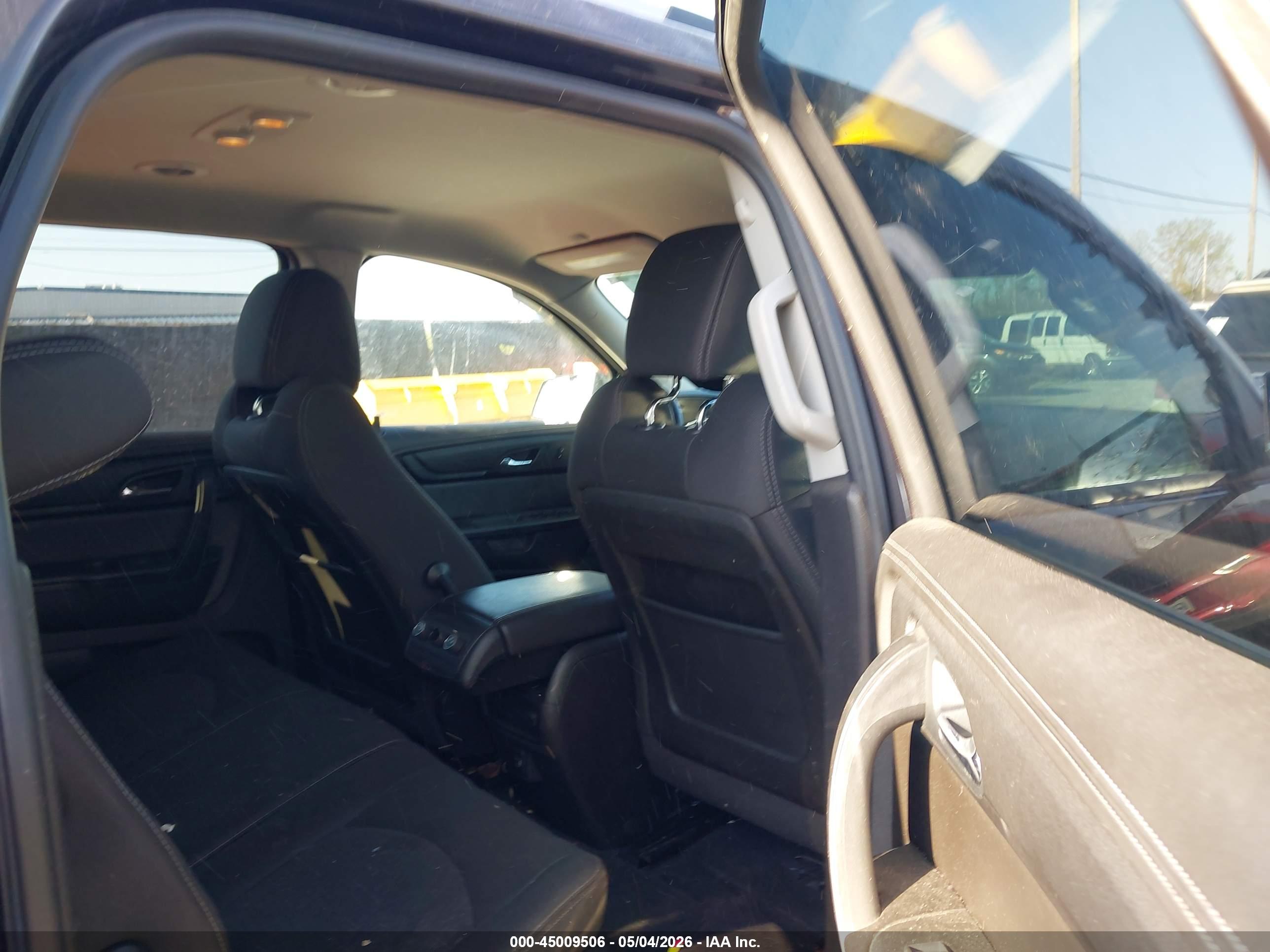 GMC ACADIA image 8