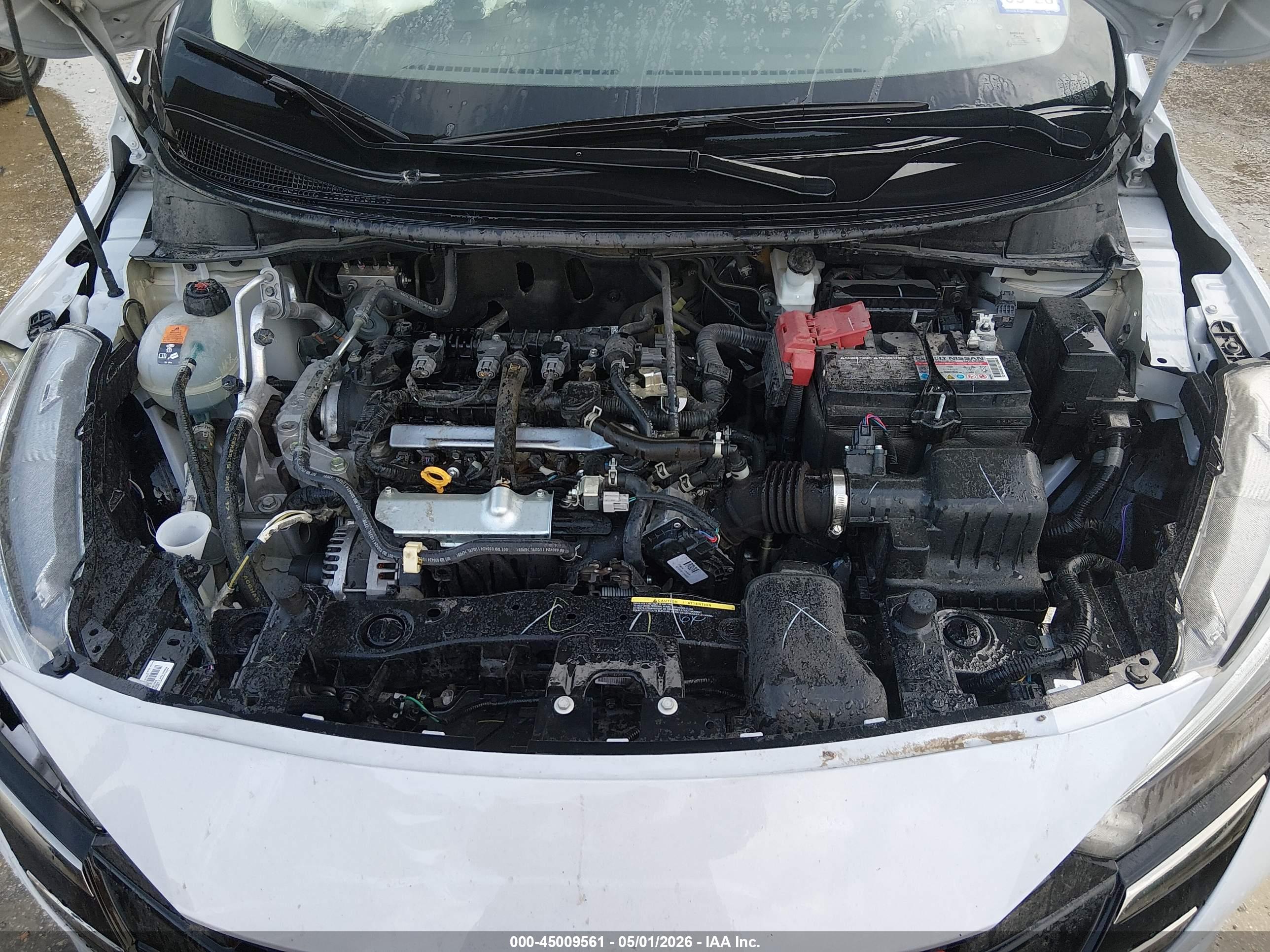 NISSAN VERSA image 10