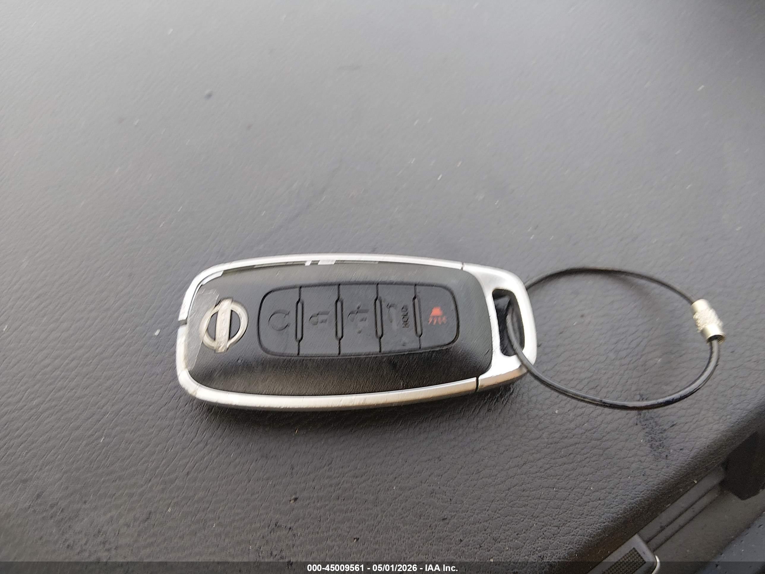 NISSAN VERSA image 11