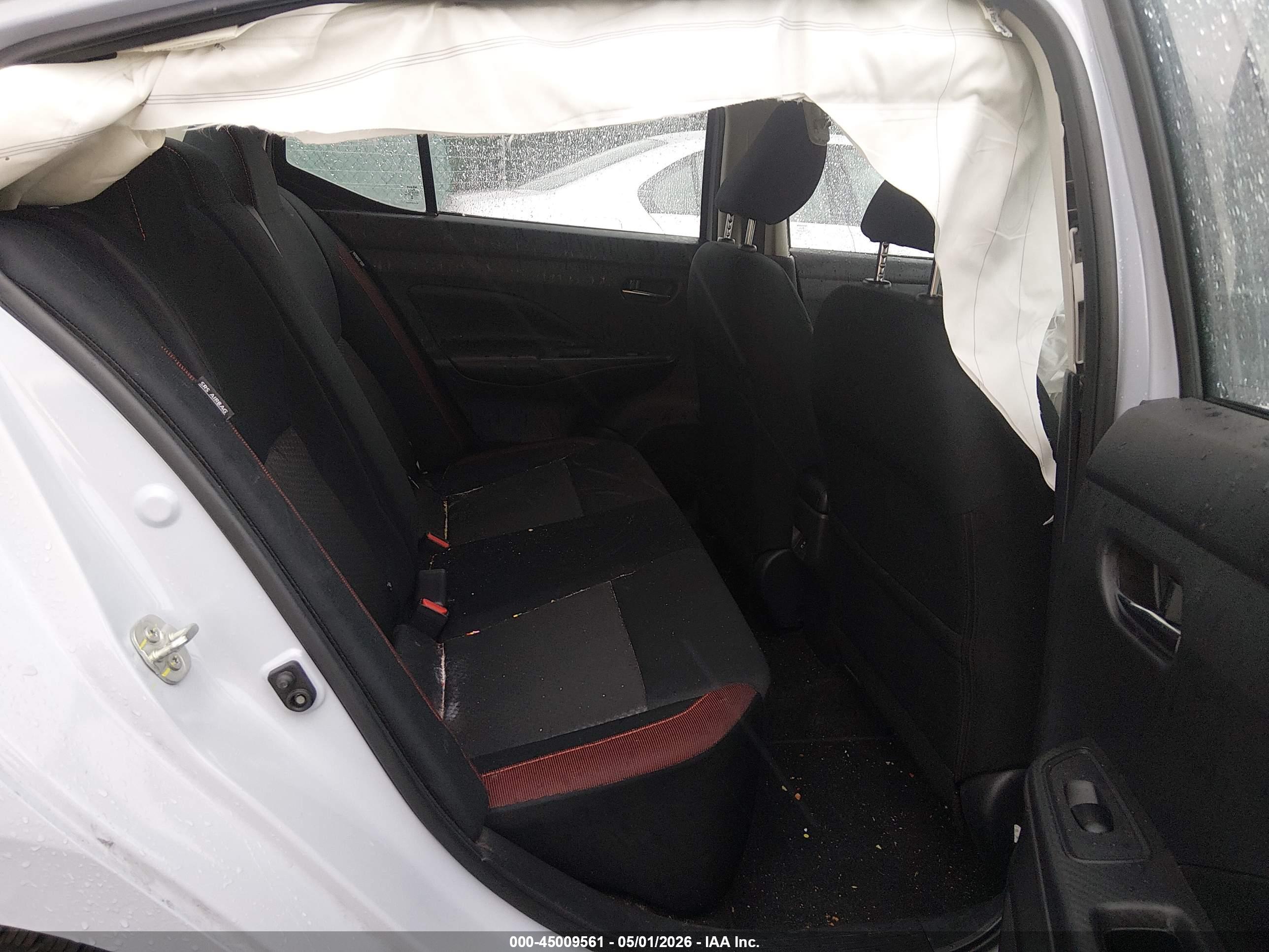 NISSAN VERSA image 8