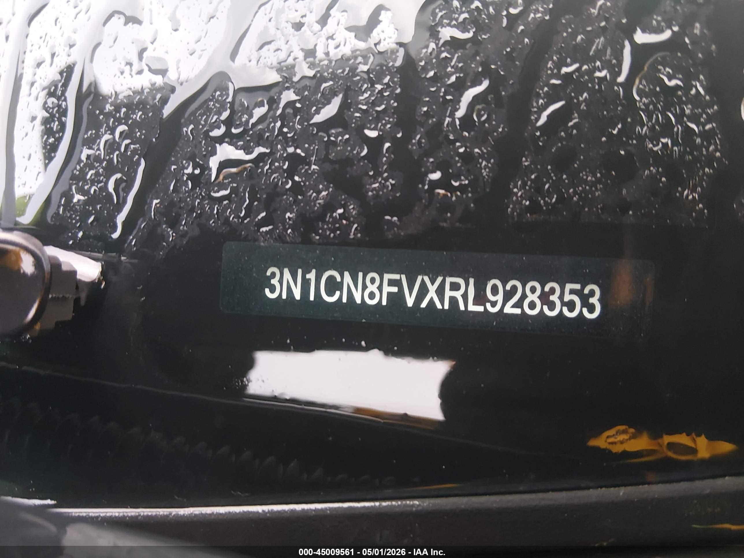 NISSAN VERSA image 9