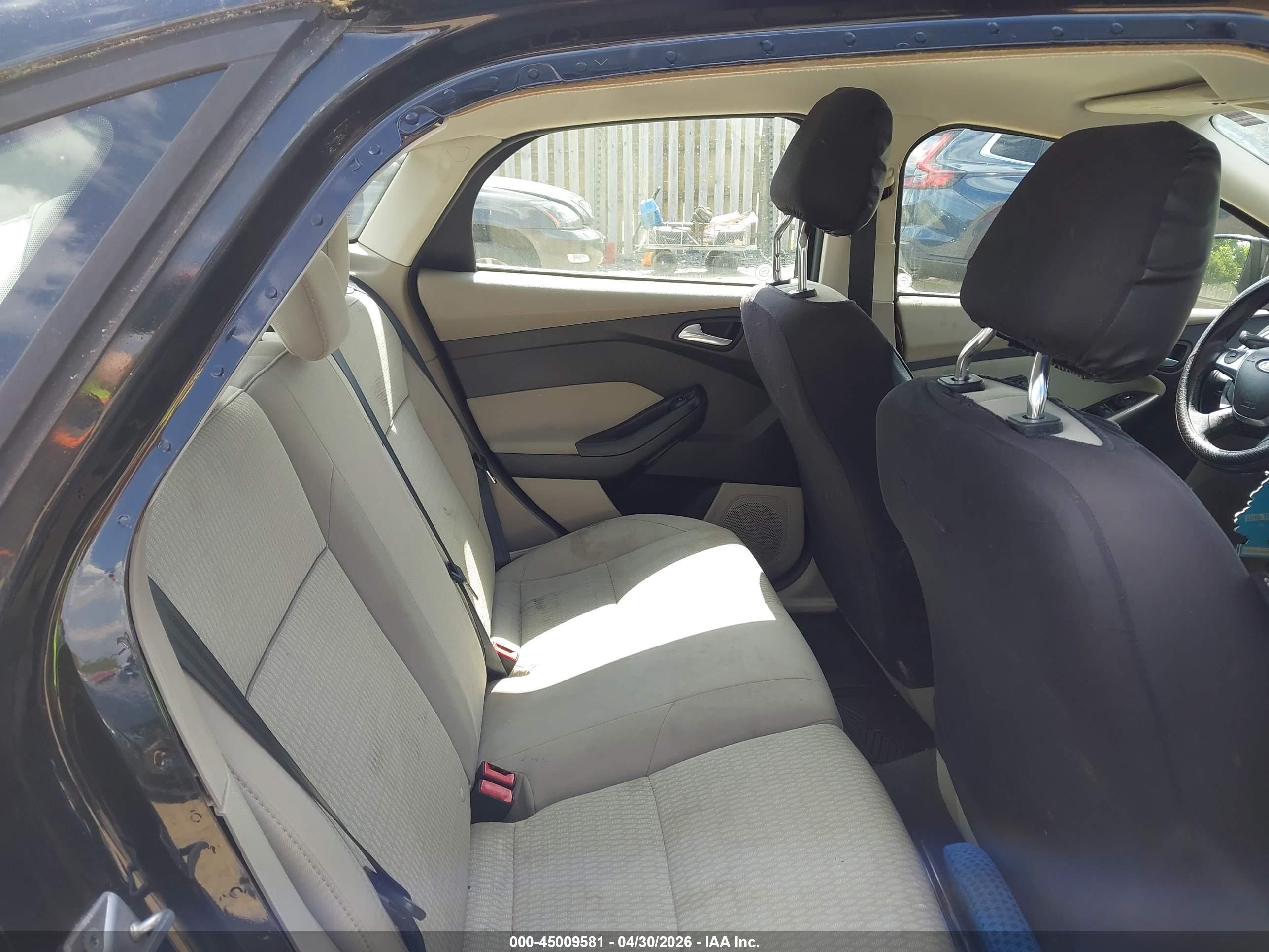 FORD FOCUS image 8