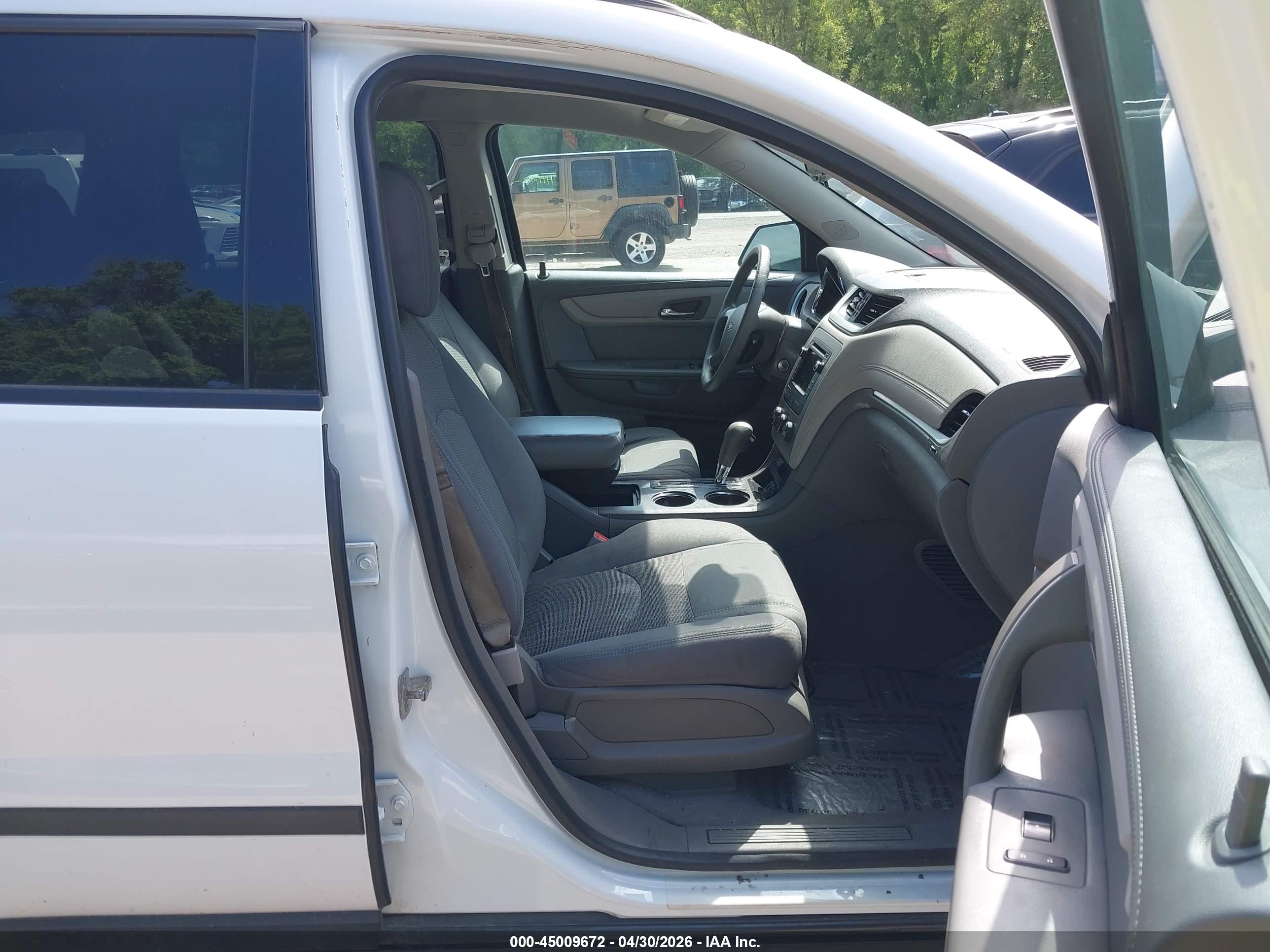 CHEVROLET TRAVERSE image 5
