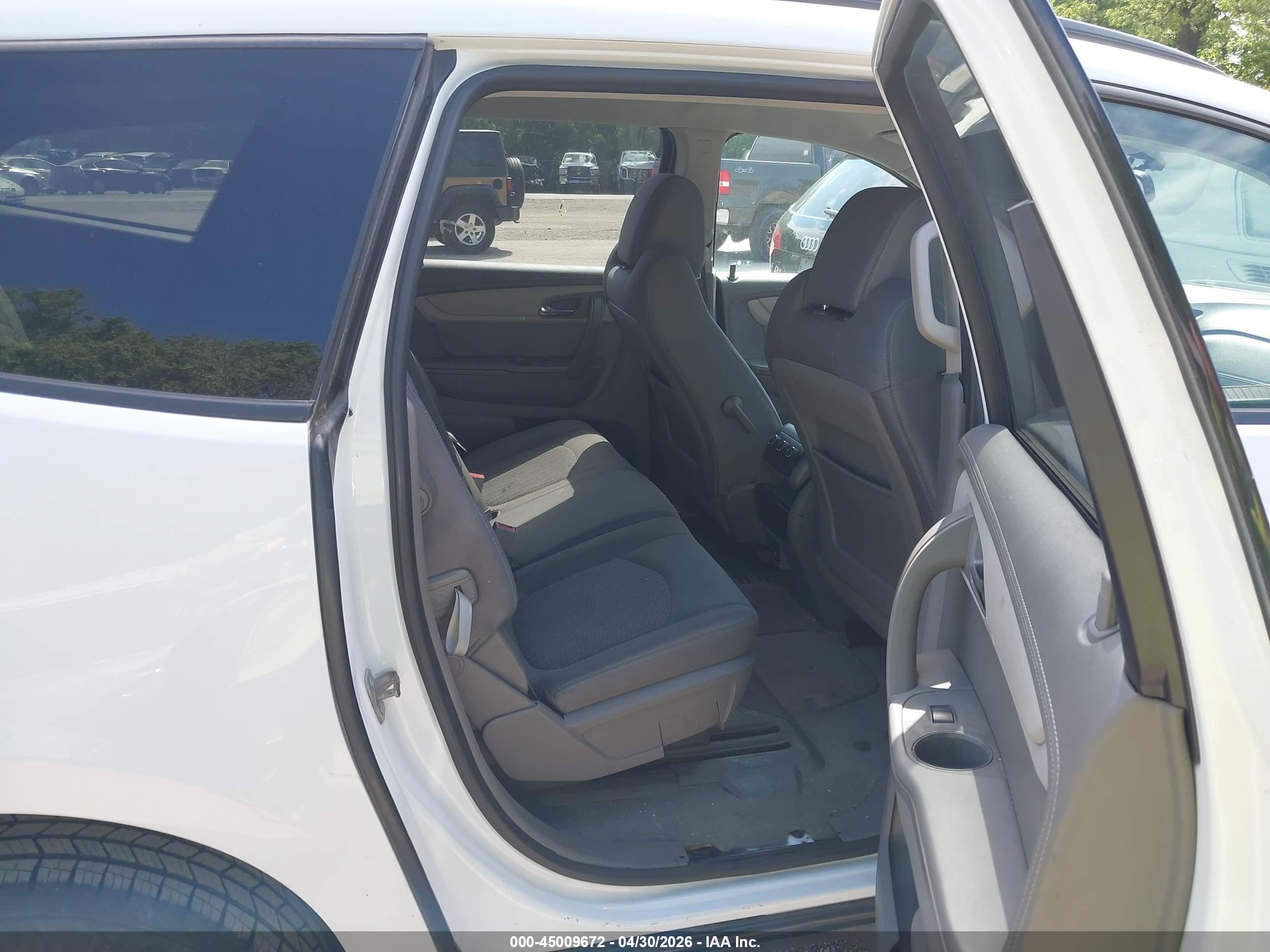 CHEVROLET TRAVERSE image 8