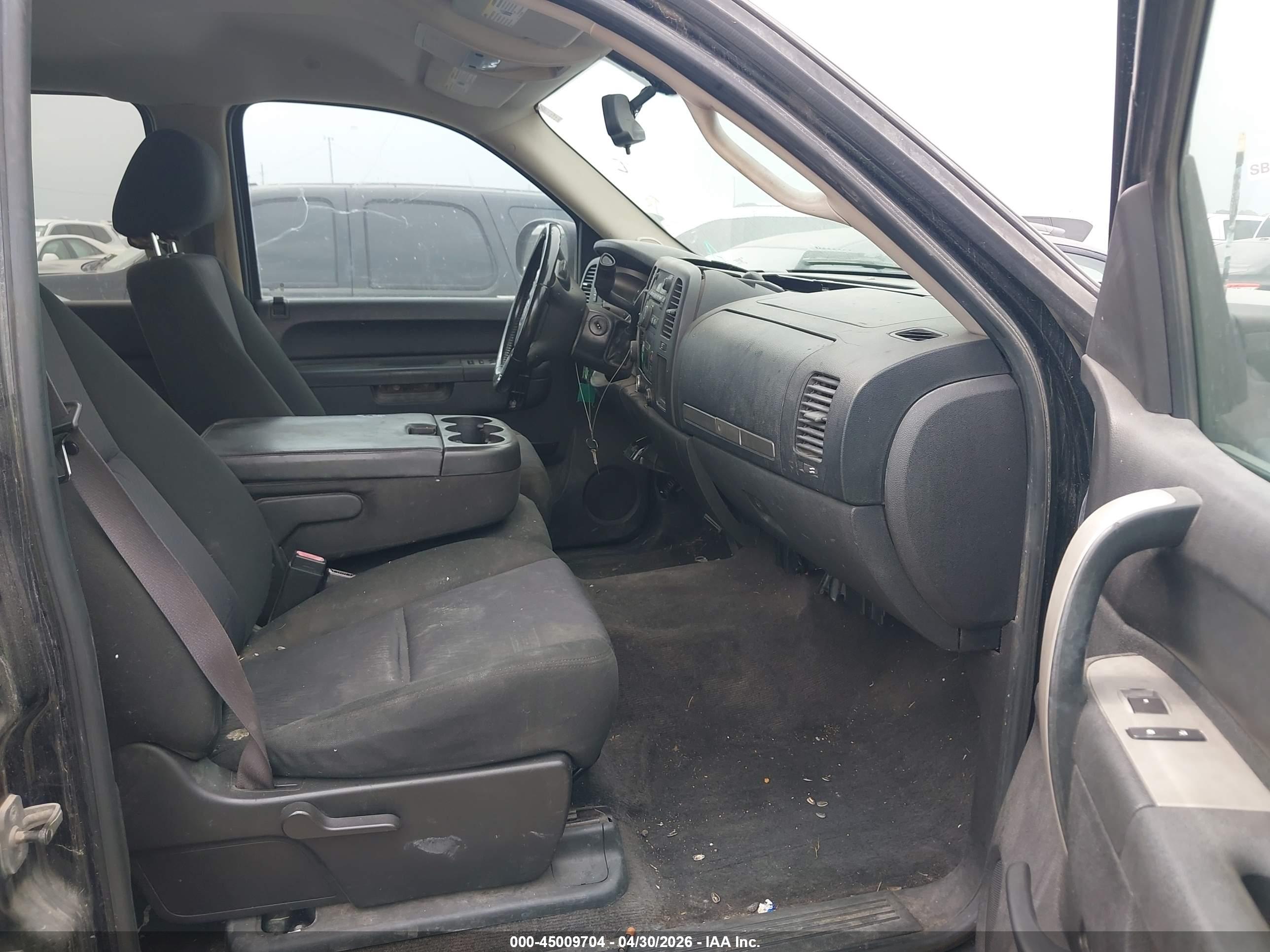 CHEVROLET SILVERADO image 5