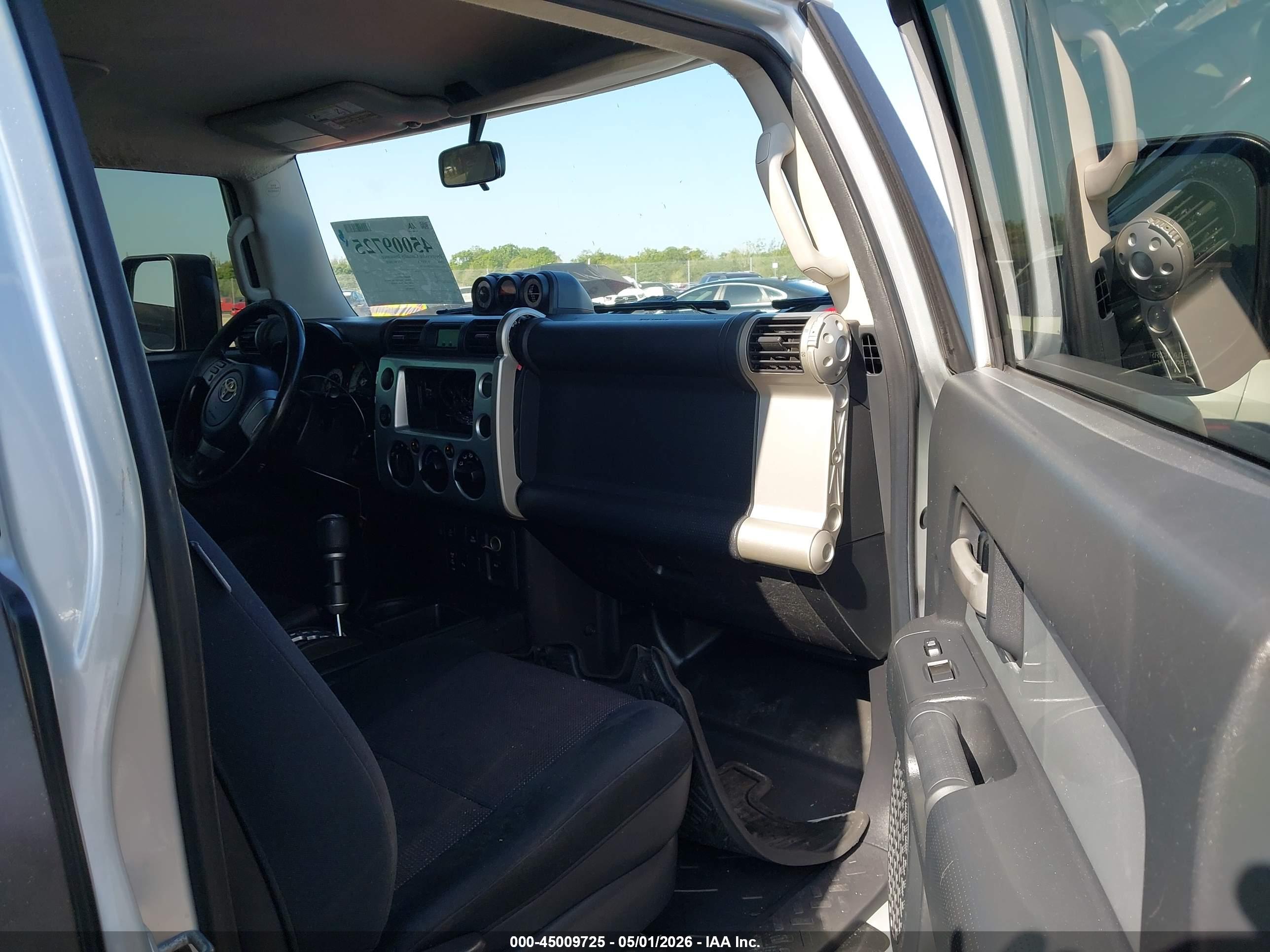 TOYOTA FJ image 5