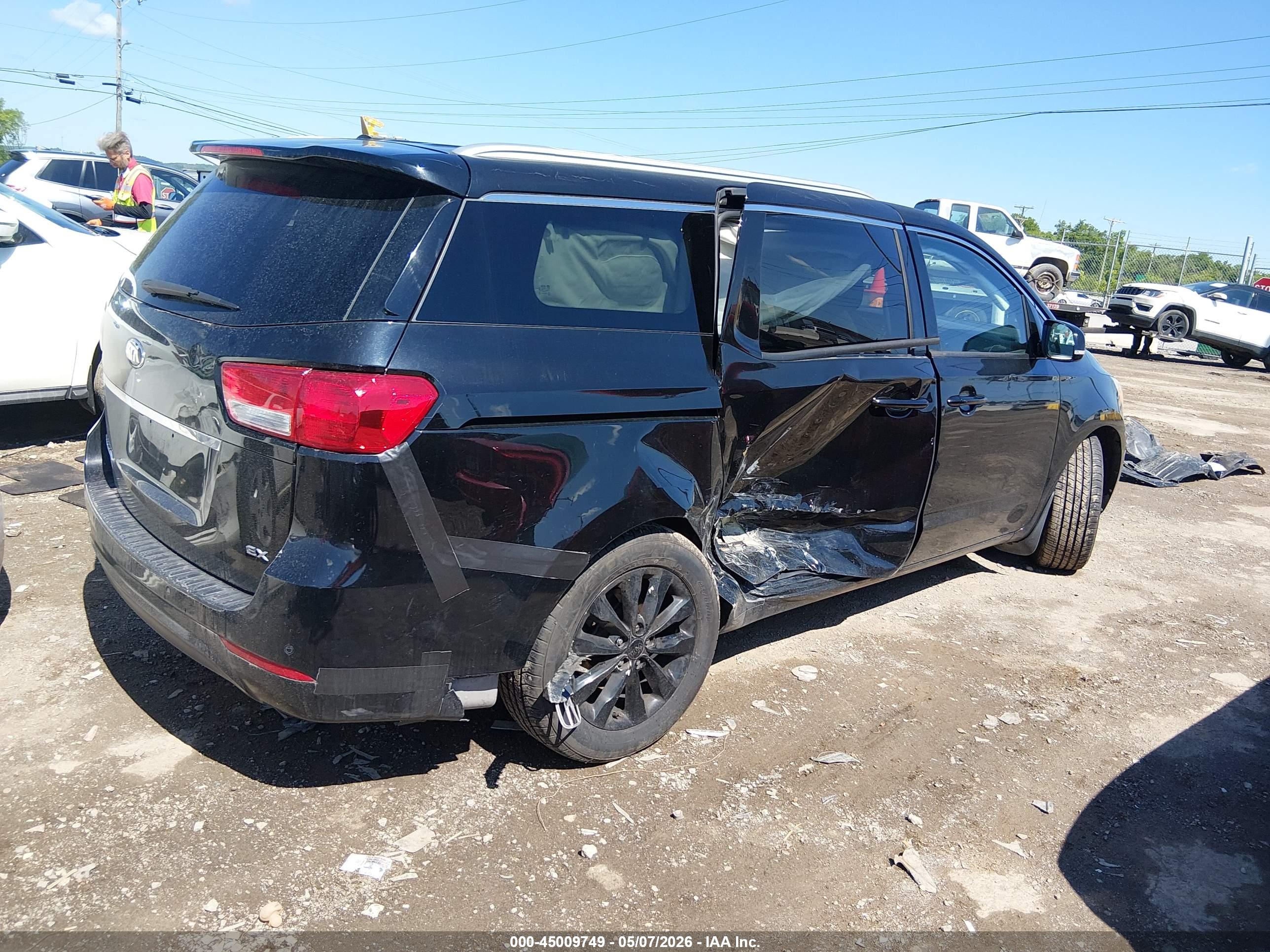 KIA SEDONA image 4