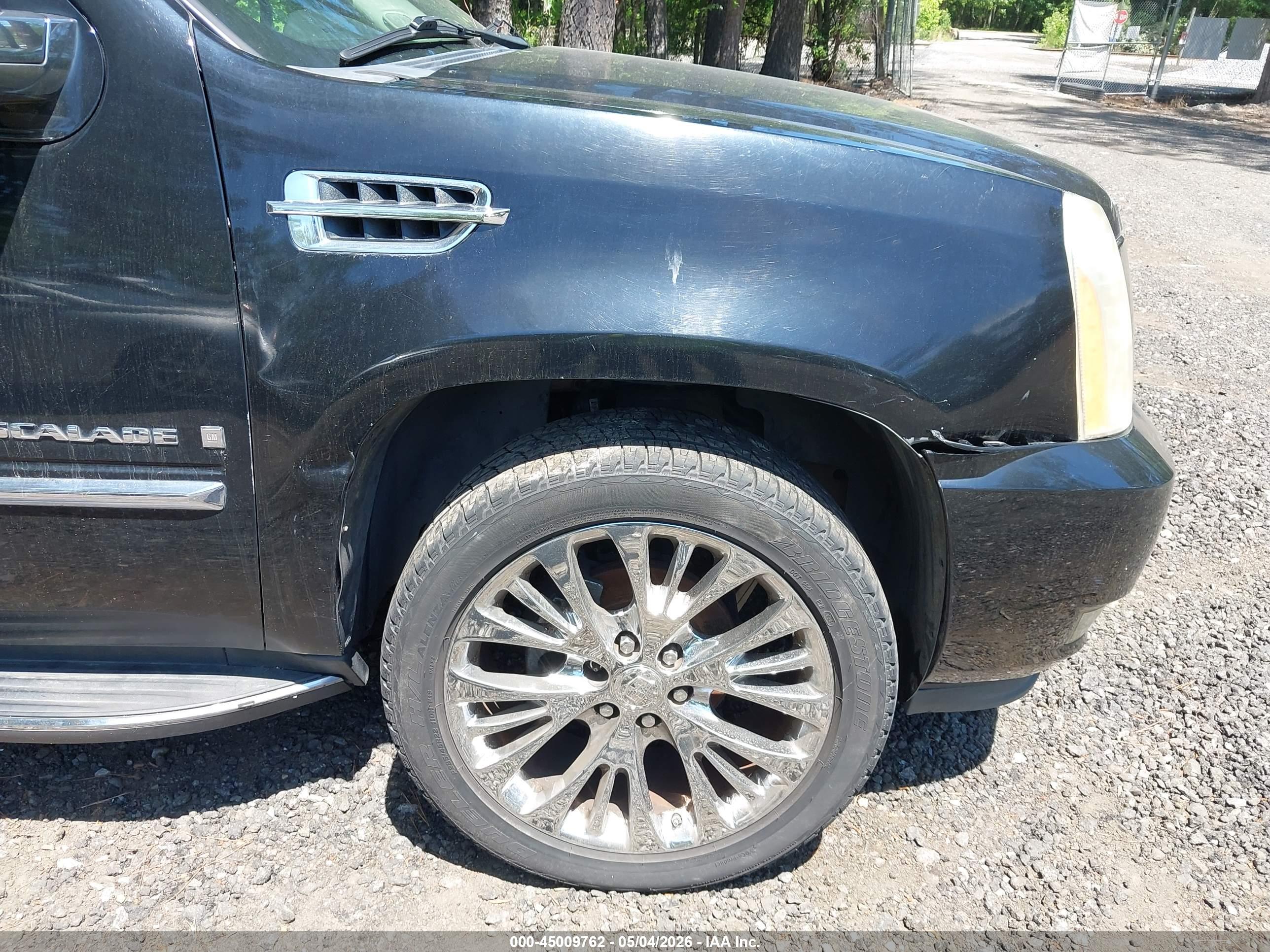 CADILLAC ESCALADE image 6