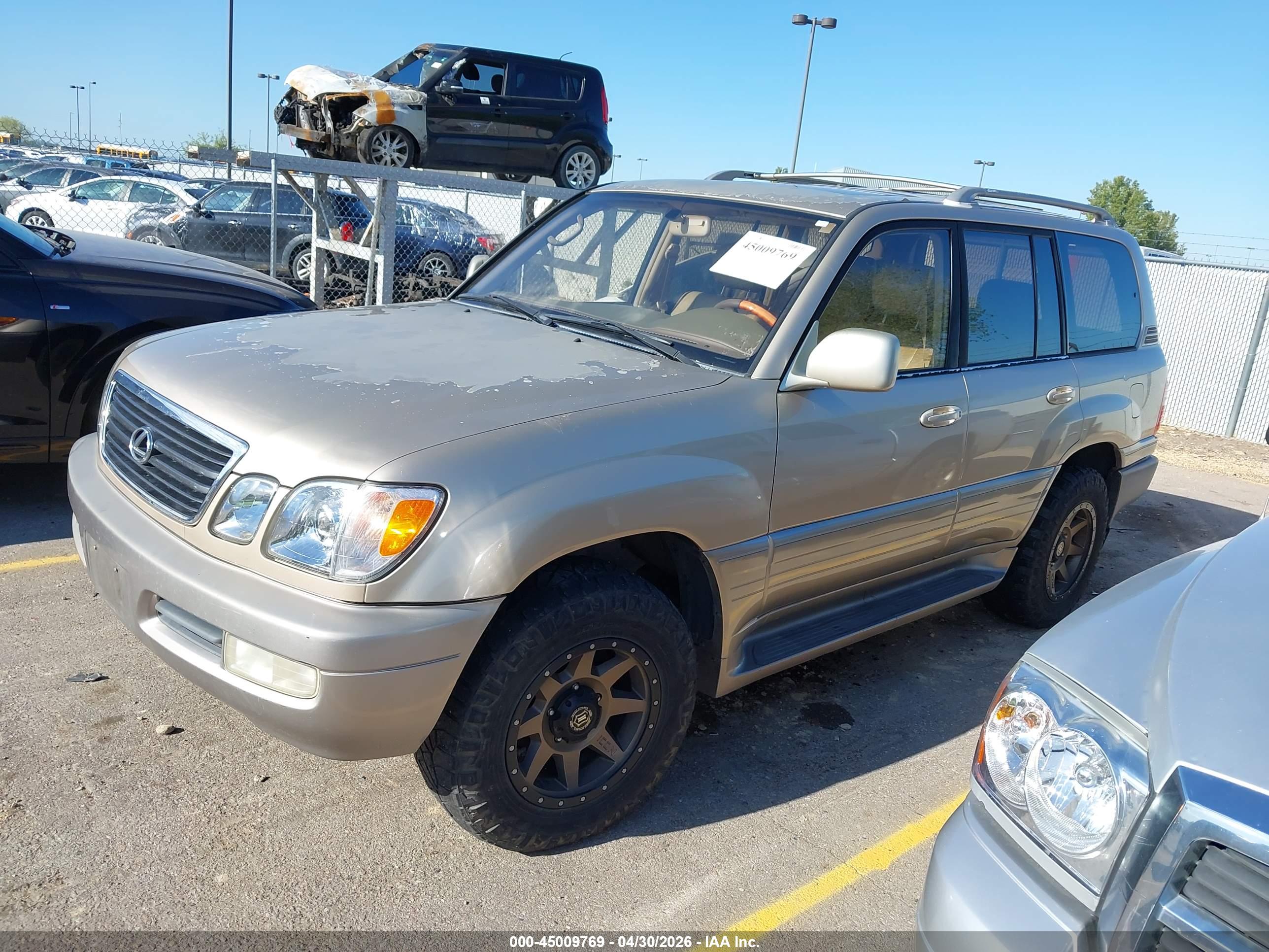 LEXUS LX image 2