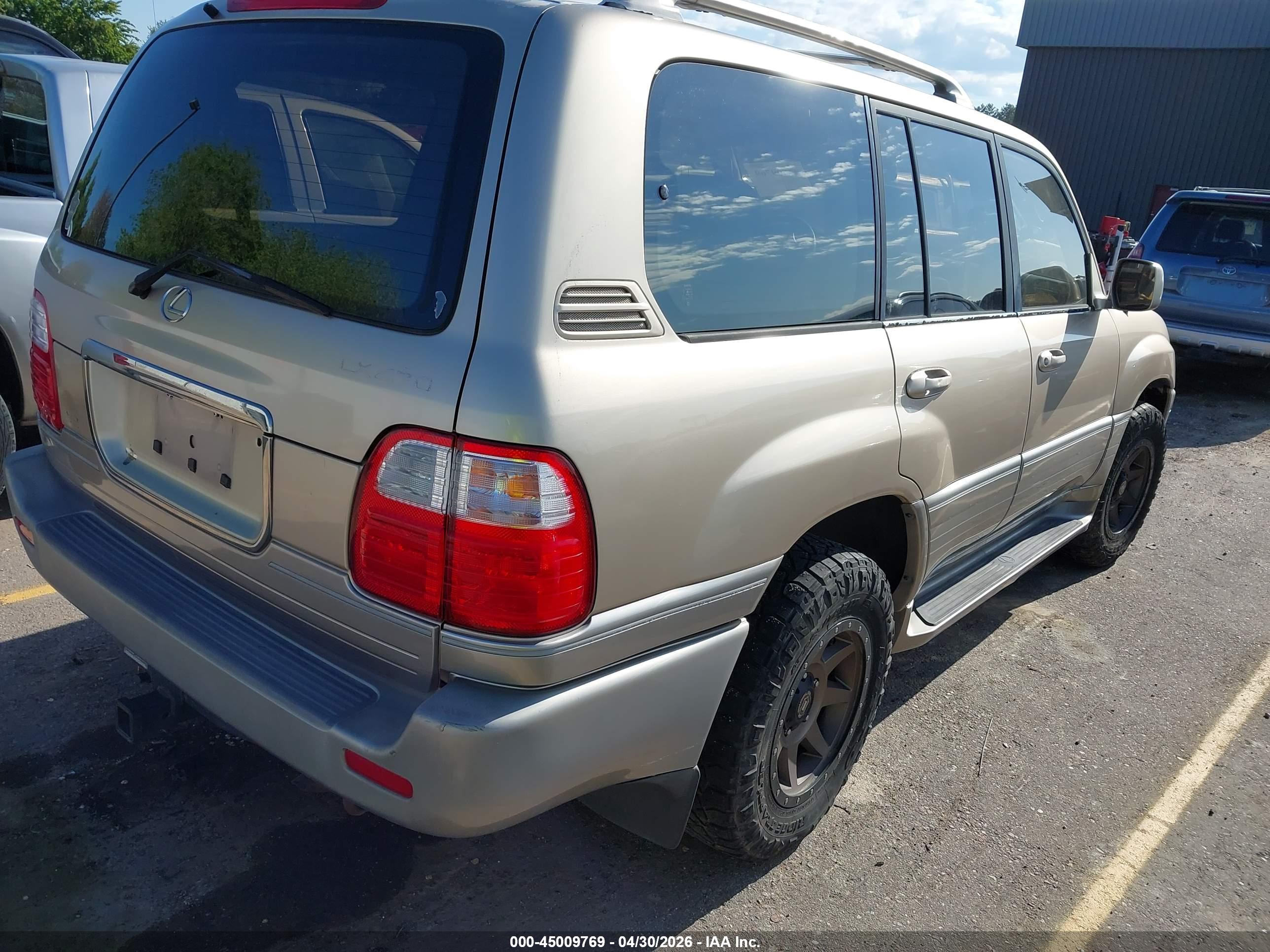 LEXUS LX image 4