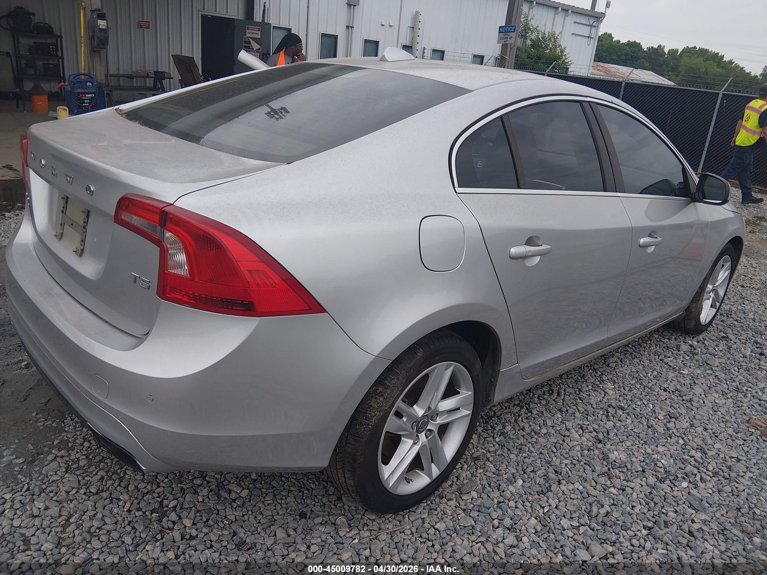 VOLVO S60 image 4