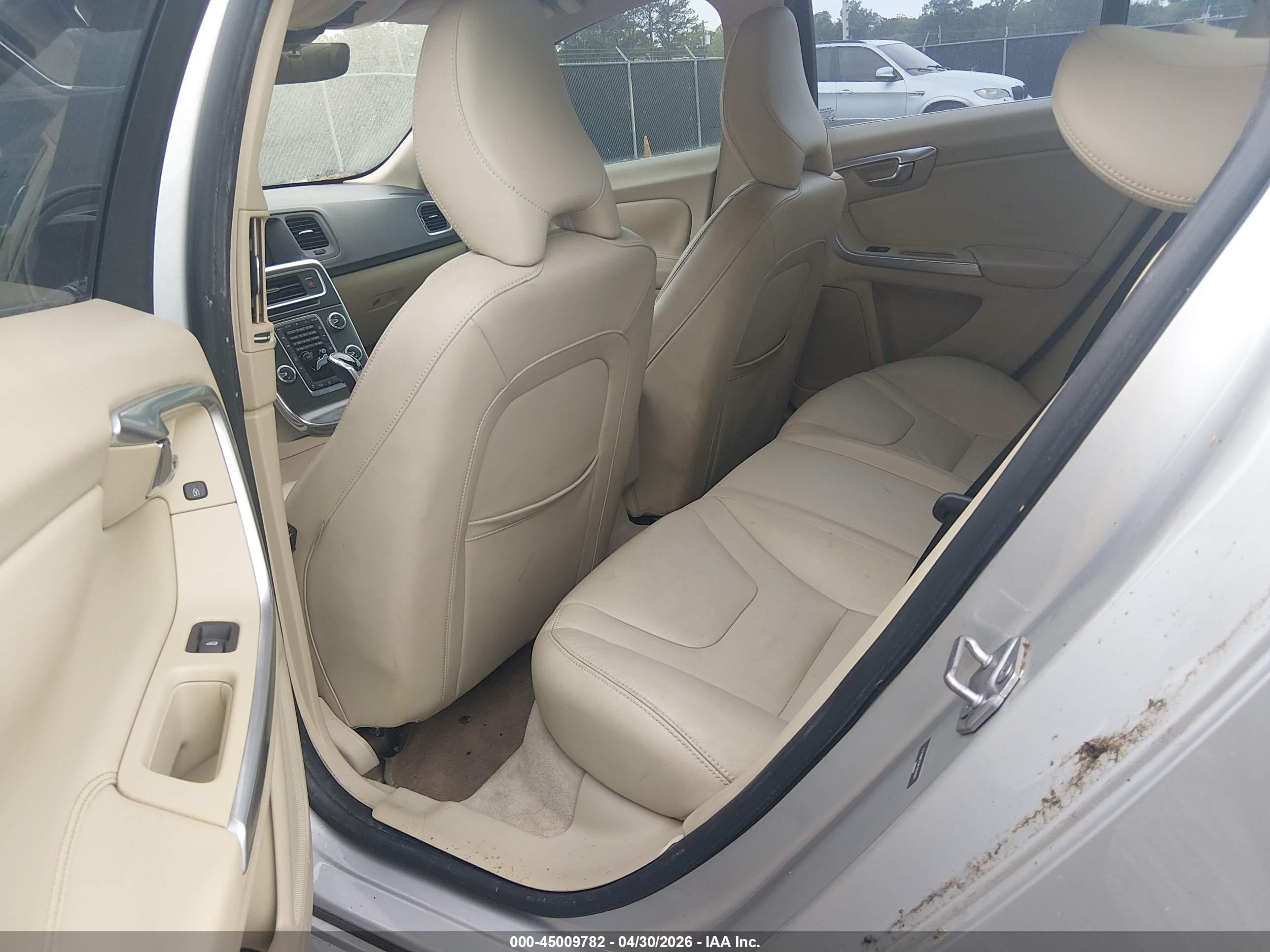 VOLVO S60 image 8