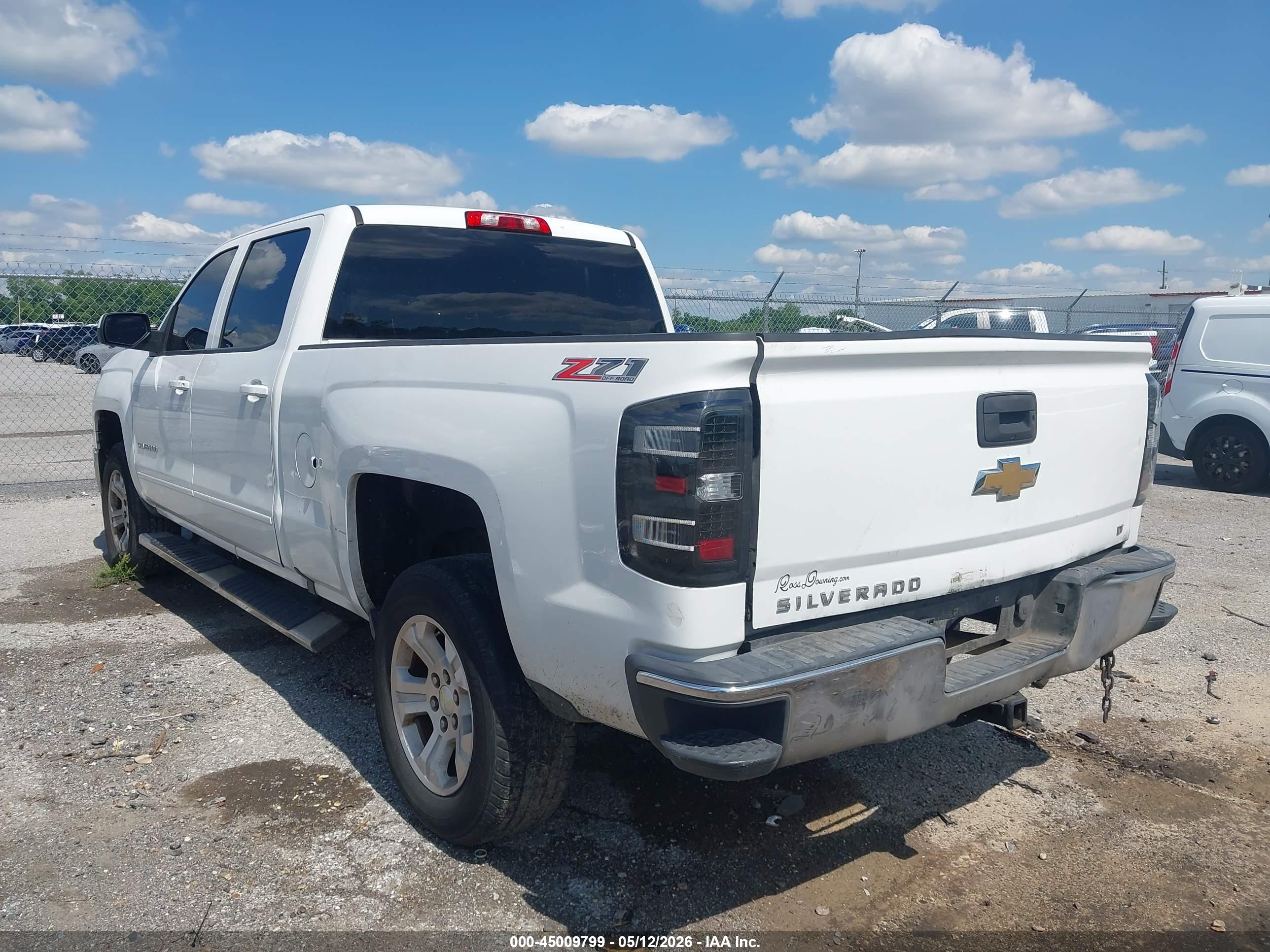 CHEVROLET SILVERADO image 3