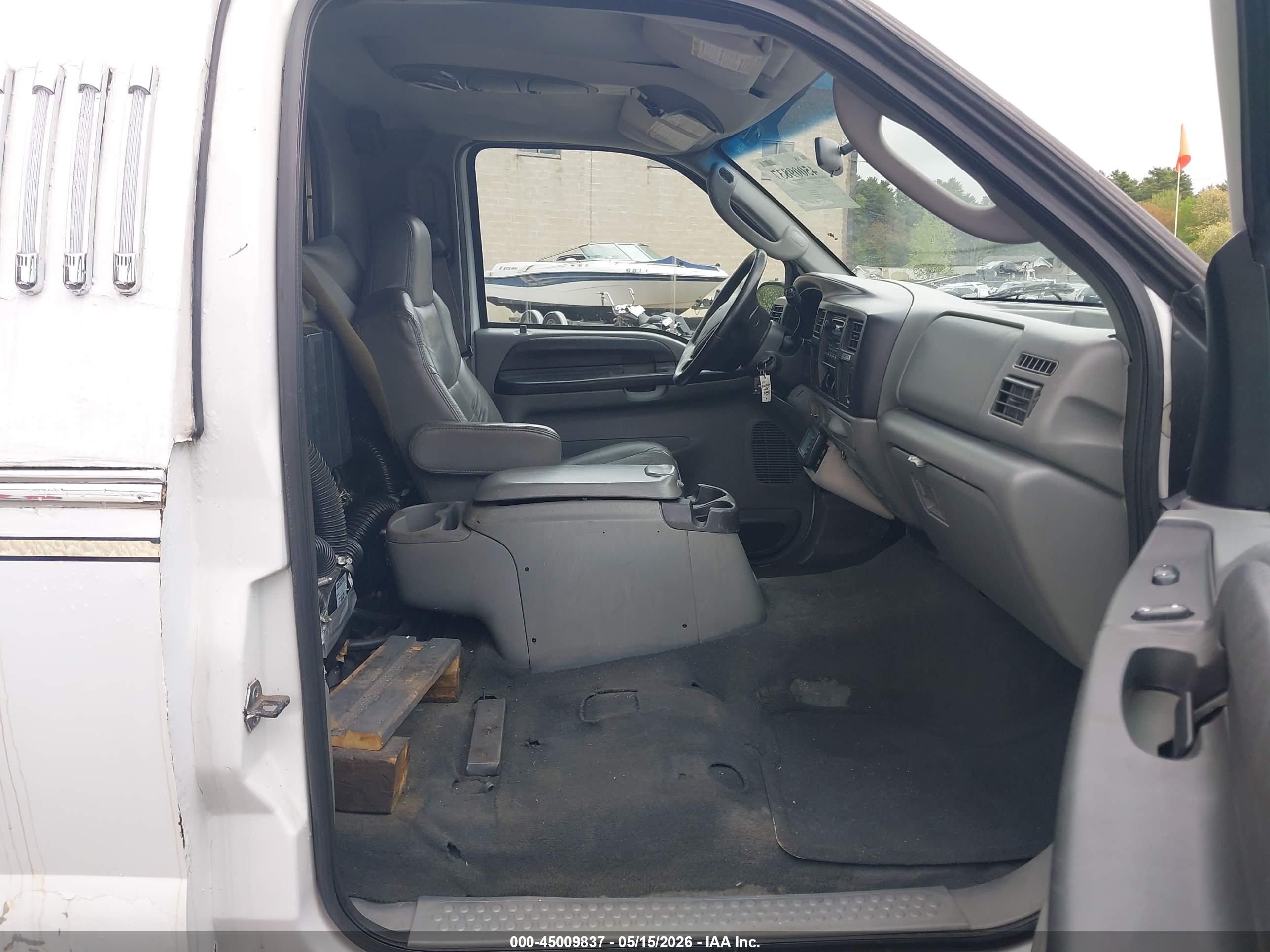 FORD EXCURSION image 5