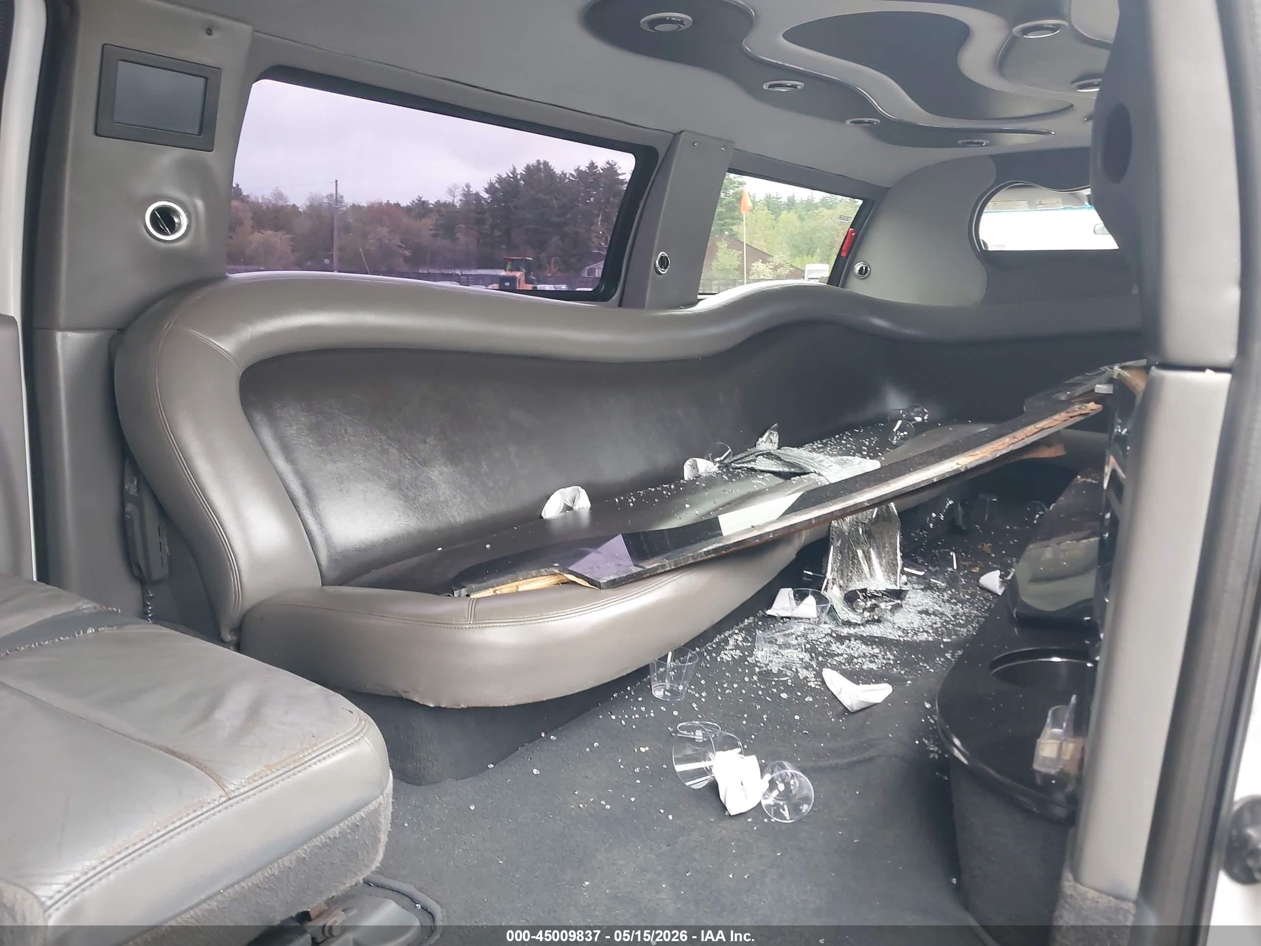 FORD EXCURSION image 8