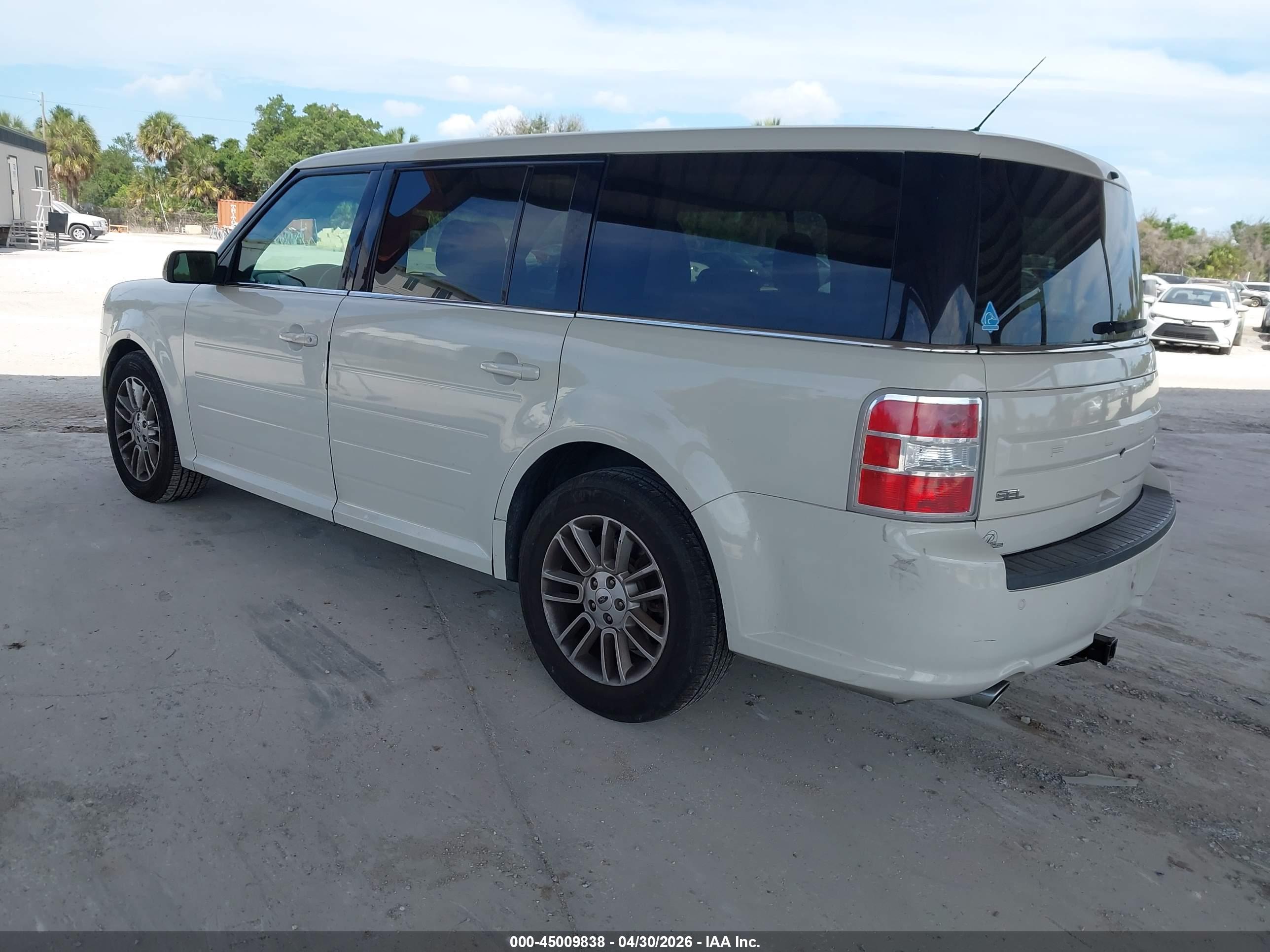 FORD FLEX image 3